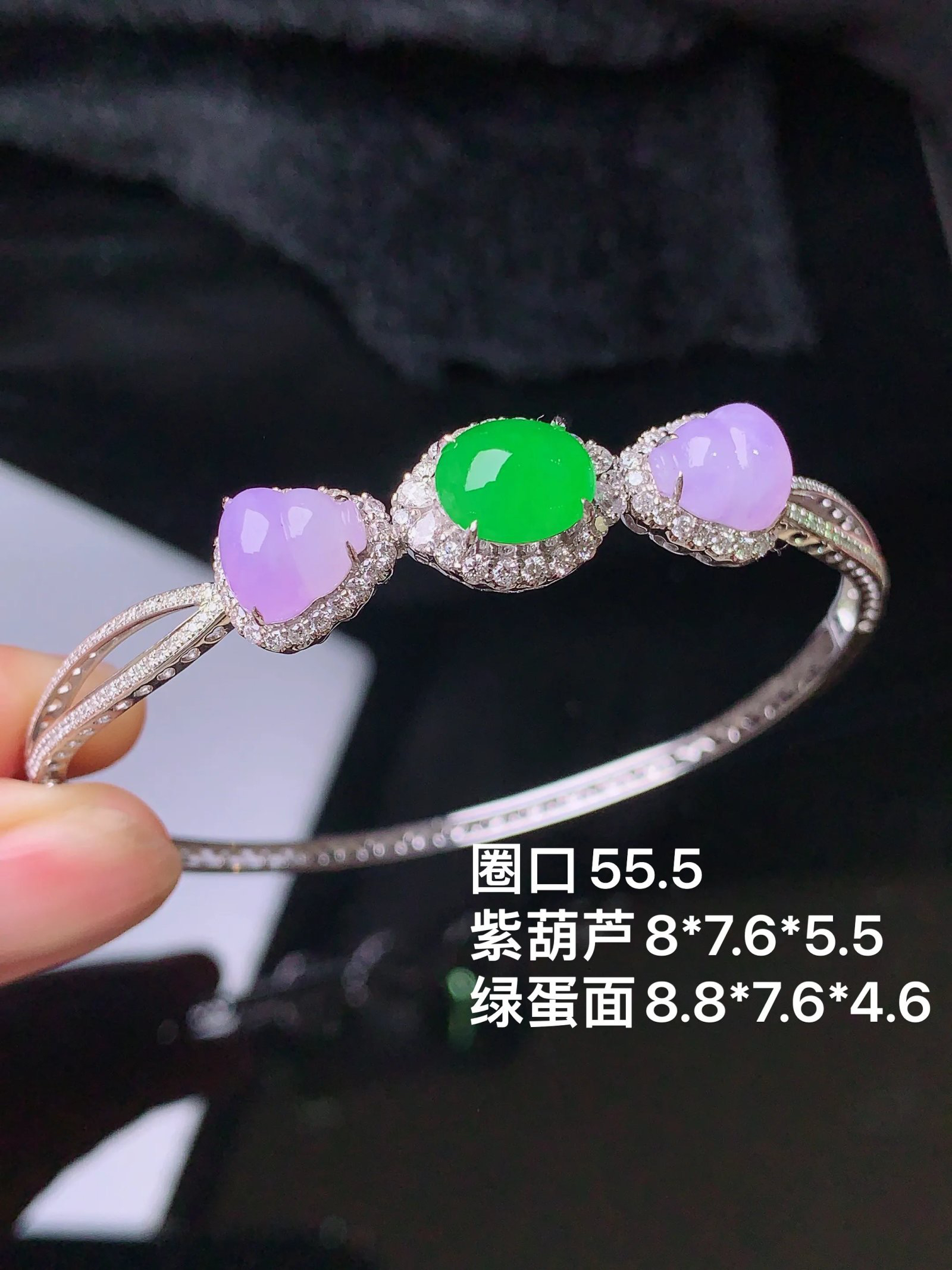 18k金钻镶嵌满绿蛋面手镯 玉质细腻 色泽艳丽 圈口55.5整体尺寸8.8*7.6*4.6