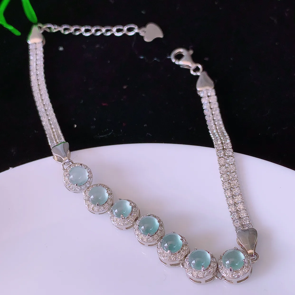 冰透满绿翡翠925银镶嵌手链，自然光实拍，翠色灵动，颜色漂亮，种老水足，品相佳，佩戴佳品！#97.2整体6.5*6.5*5.2裸石4.2*4.2