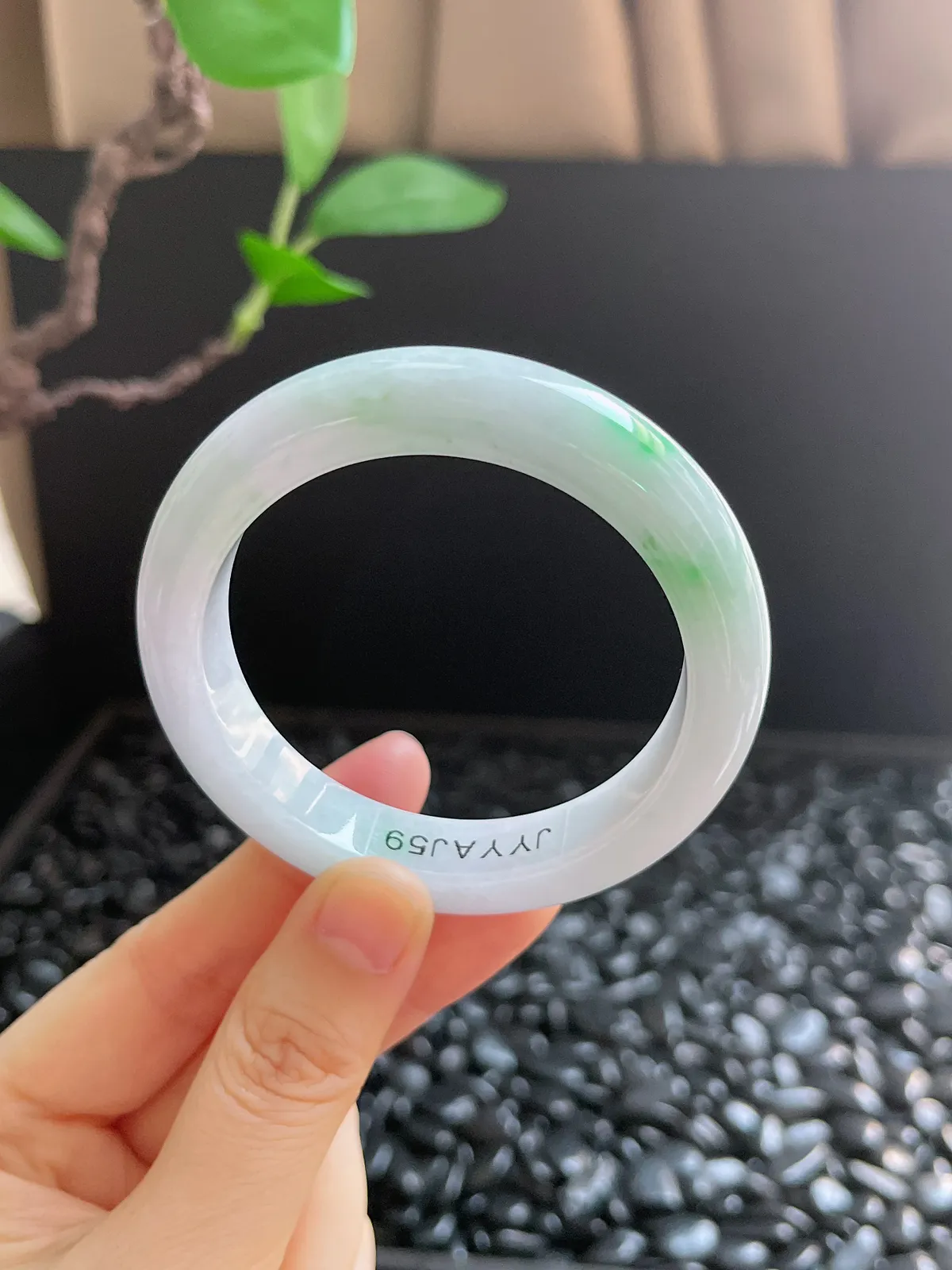 正圈51.7圈口，翡翠糯化种飘绿手镯