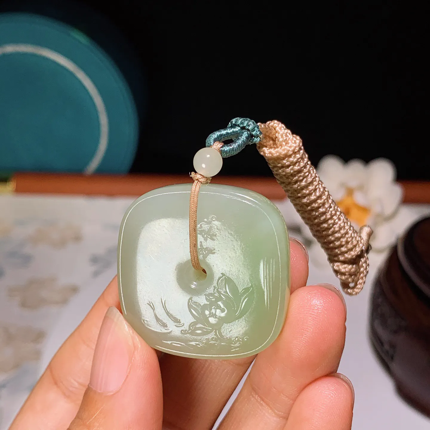 和田玉青海翠翠青蝶恋花四方平安扣挂件 尺寸32/10重21克 无裂无杂 玉质细腻油润 底色纯净 脂粉好，品质好。lt250103