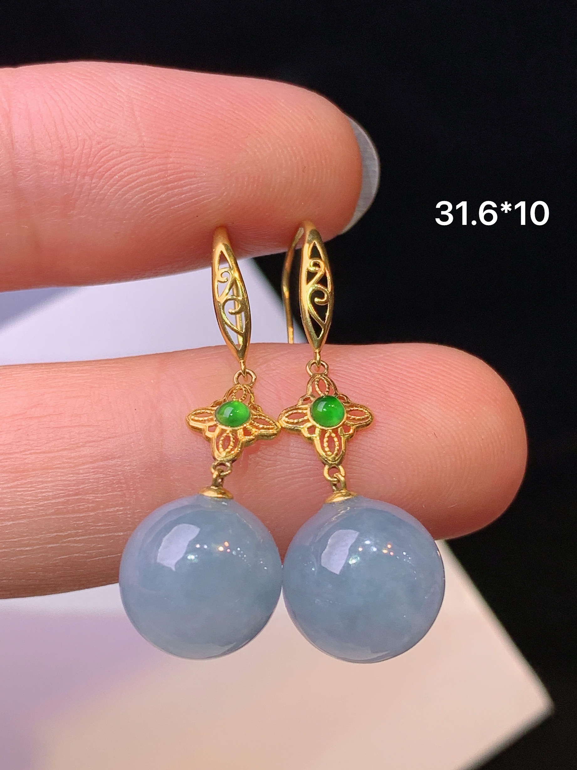 18k金镶嵌紫罗兰圆珠耳坠 玉质细腻 色泽清新艳丽 整体尺寸31.6*10