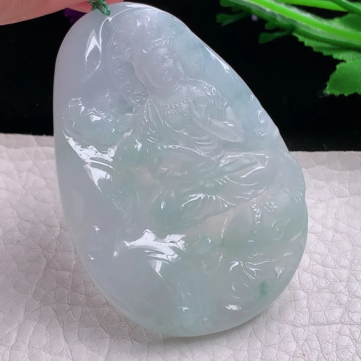 yn实拍61.3*42.8*6缅甸翡翠精雕冰润大势至菩萨 年肖守护神玉项坠 玉挂件