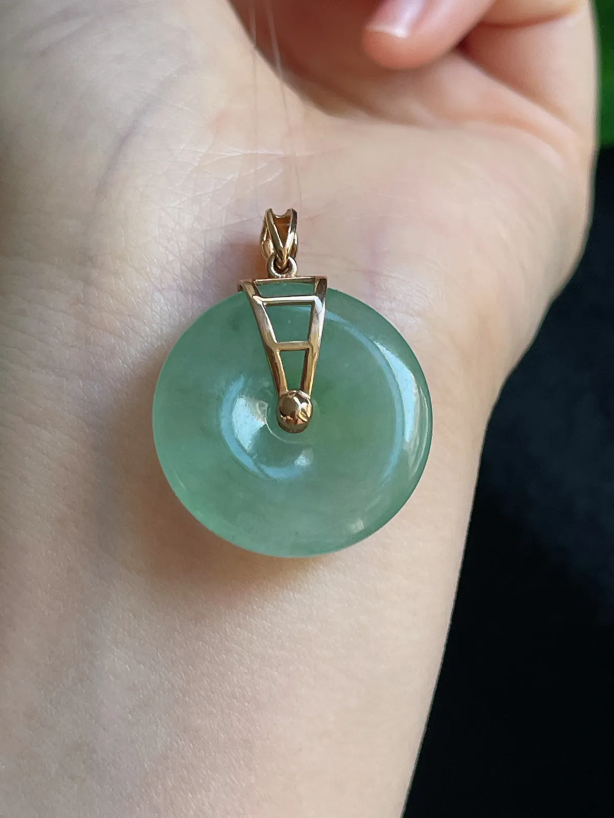 18k金翡翠冰糯种浅绿色平安扣