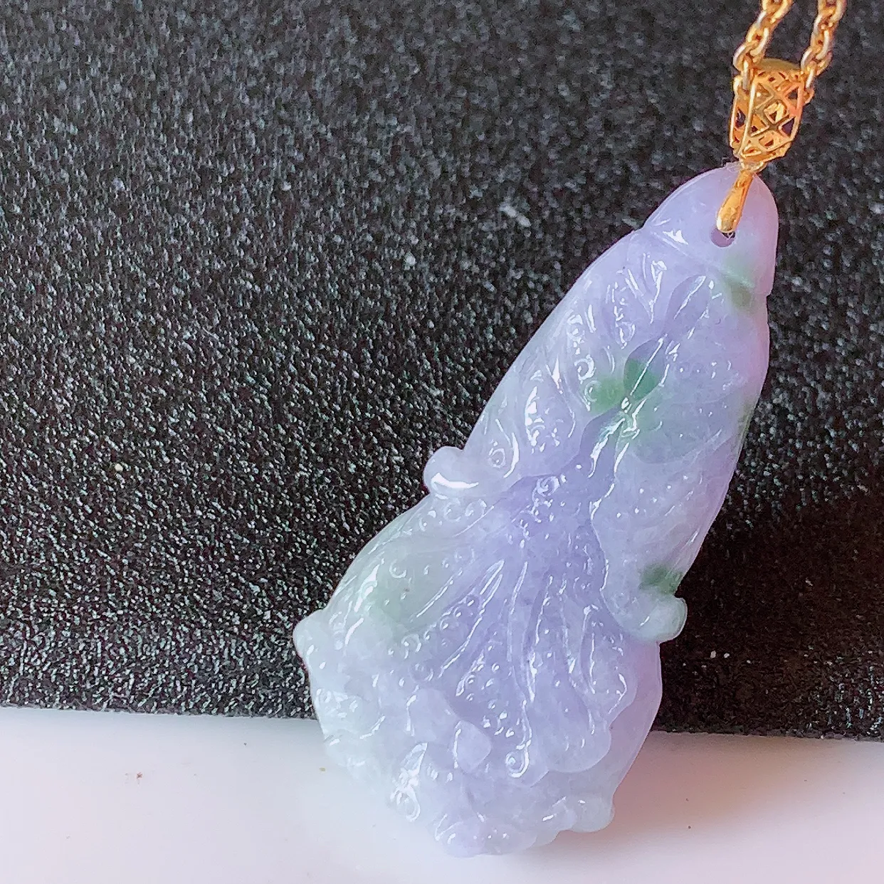 18K金镶嵌紫罗兰飘花翡翠招百财白菜吊坠，百财聚来，财源滚滚，色泽鲜艳，精工水润的白菜，性价比高！#1.2