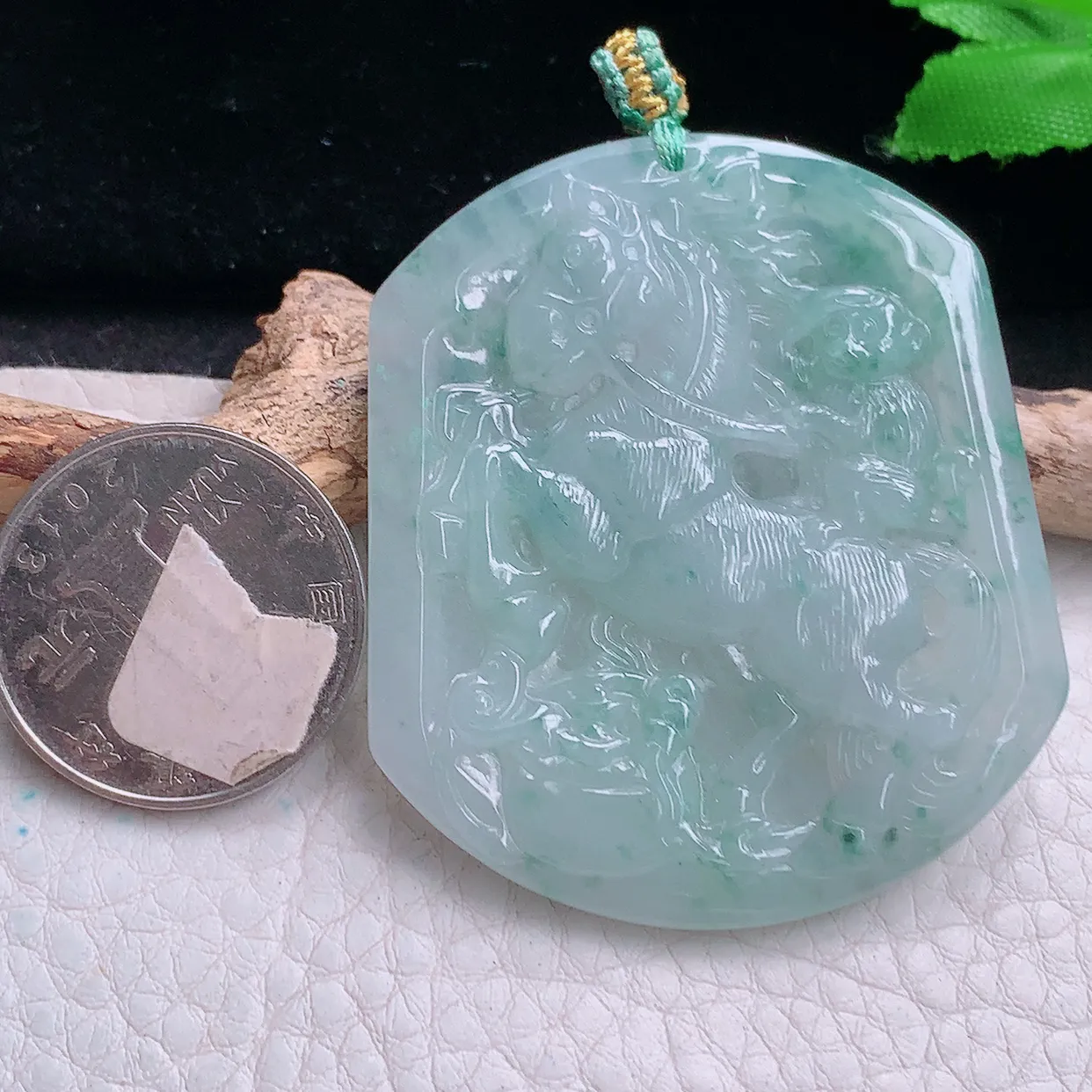 yn实拍51.8*45*5.3缅甸翡翠精雕冰飘花马上封候 马上有钱玉项坠 玉挂件