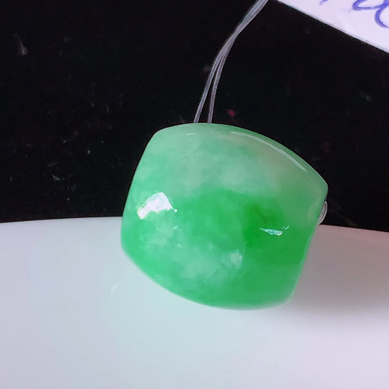 自然光实拍，冰润飘绿翡翠路路通吊坠，寓意好运连连，路路畅通，经典款式，财运滚滚，路路通，佩戴效果更好！配银链子#49.2