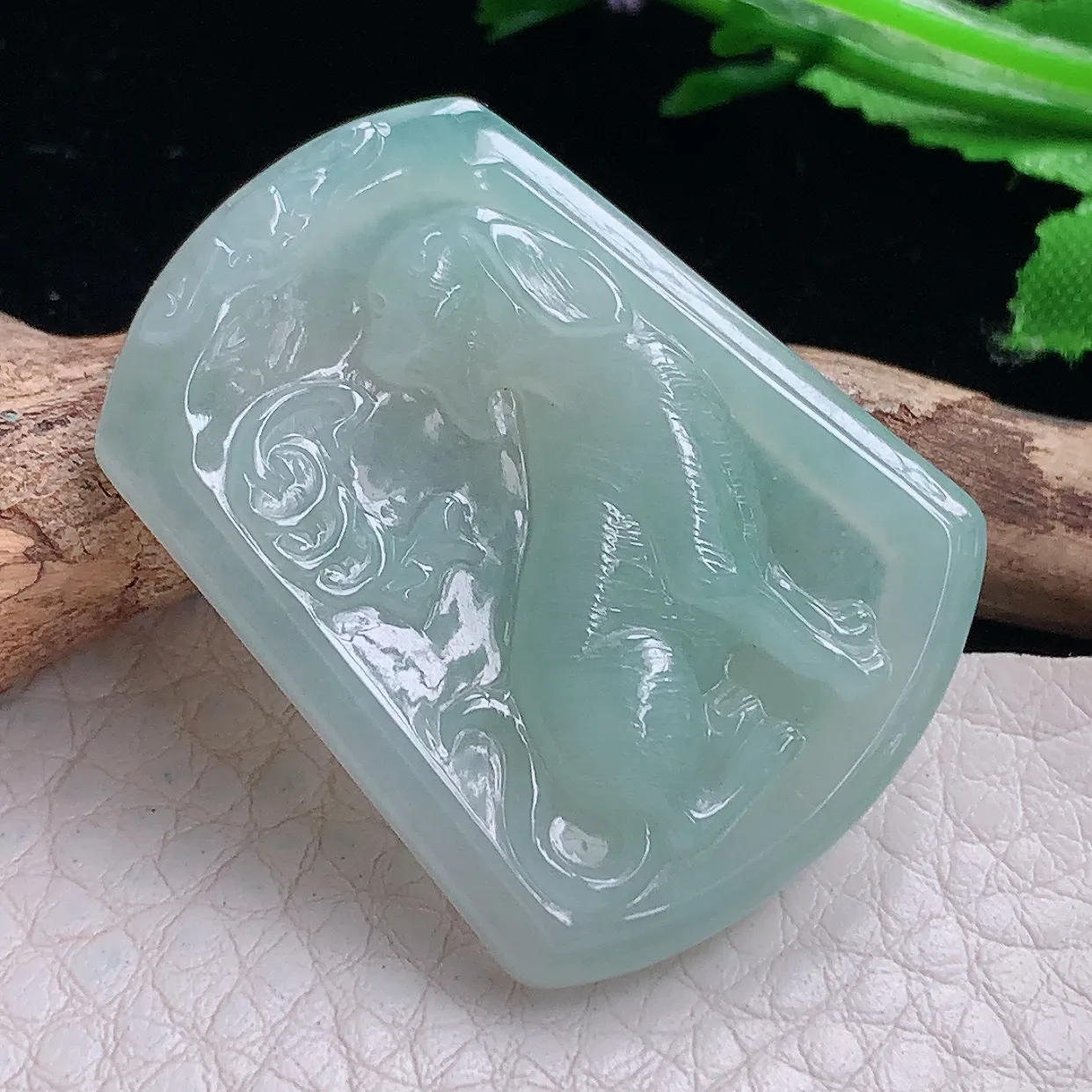 yn实拍36.5*27.8*5缅甸翡翠精雕晴美旺财 生肖狗玉项坠 玉挂件