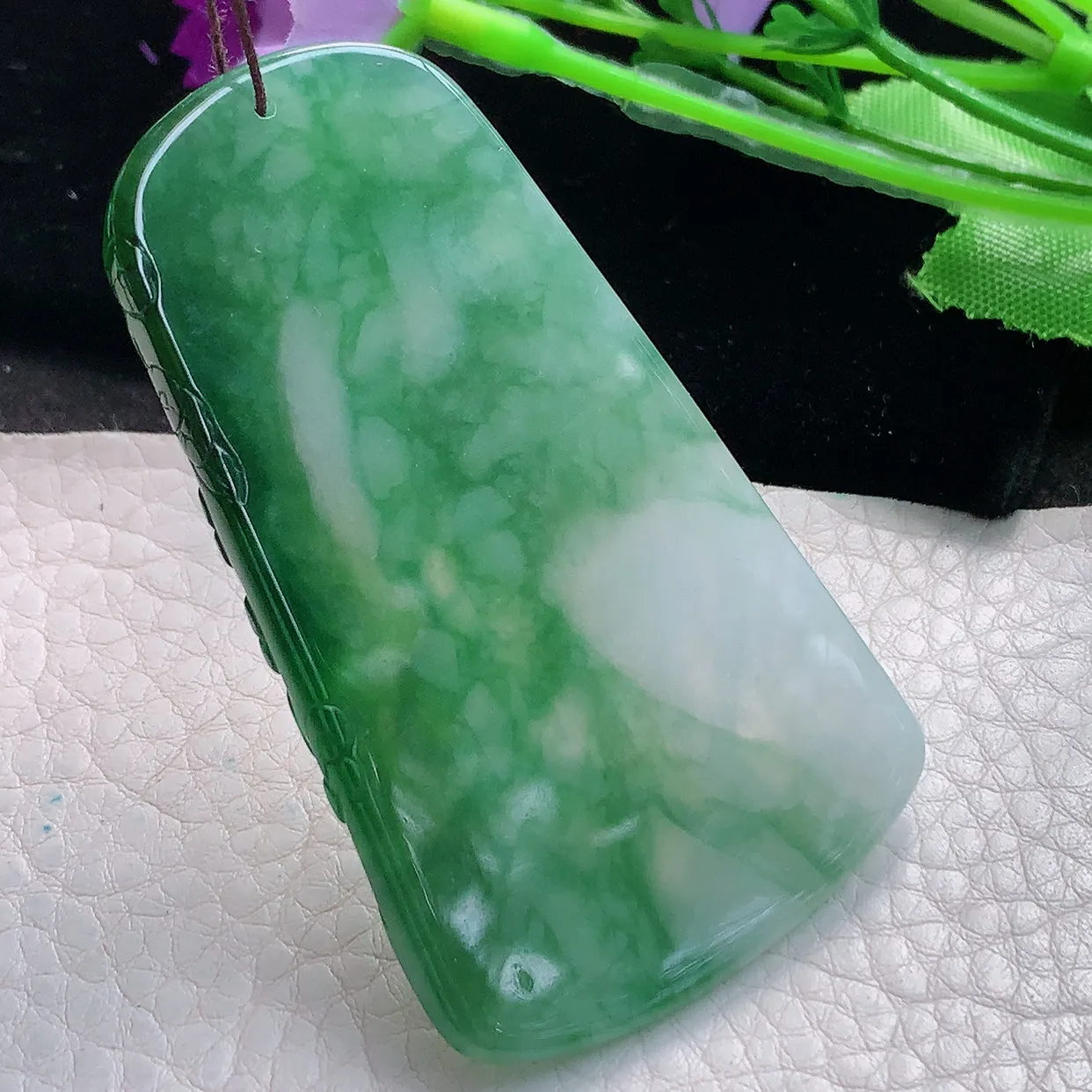 lz实拍65*38*5.6缅甸翡翠精雕辣绿普贤菩萨 生肖守护神玉项坠 玉挂件