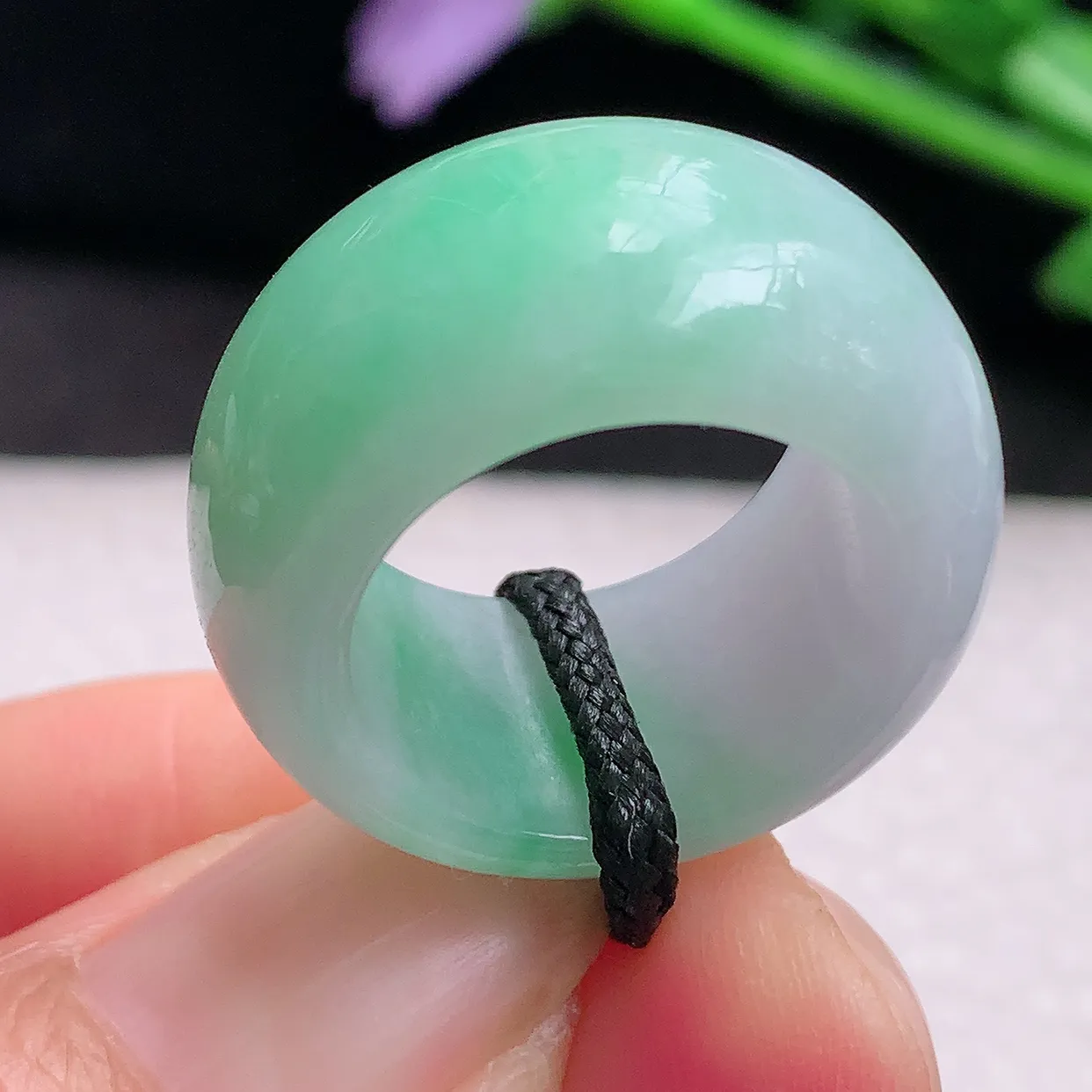 py实拍17.5*12.5*4.8缅甸翡翠精雕轮胎款飘绿玉戒指 玉指环