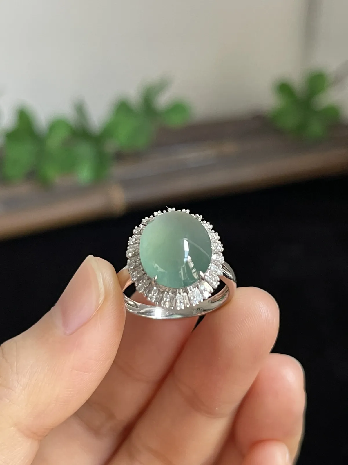 翡翠女戒，印记：G18K,伴钻石