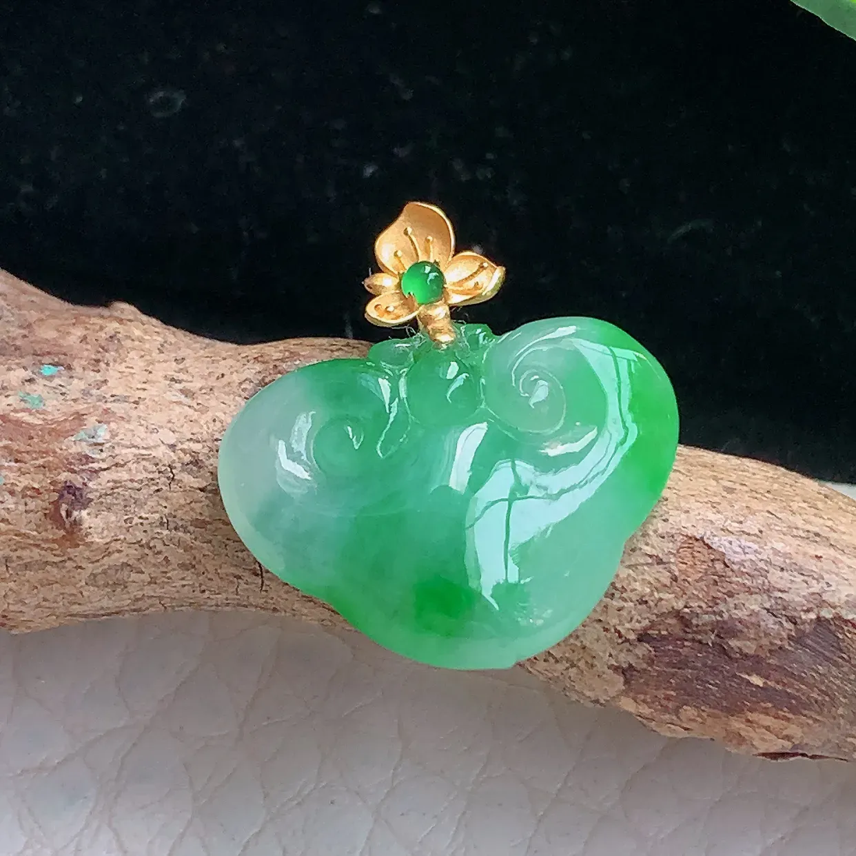 lz实拍19.5*13.6*18*4.5缅甸翡翠精雕冰绿瑞云如意玉项坠 玉挂件