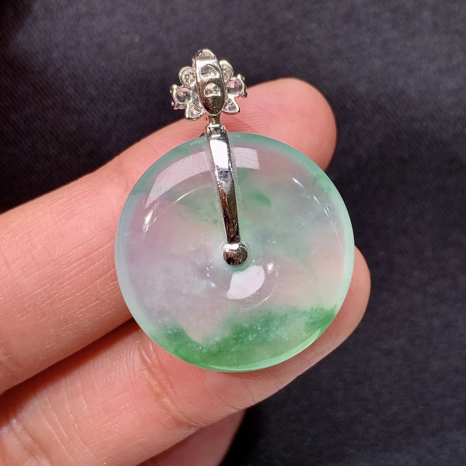 冰飘花平安扣吊坠，18k金镶嵌，冰冰润润，玉质细腻，种水足，Ym2 尺寸30.5*22.7*4.9