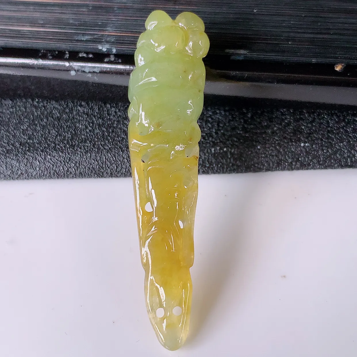 自然光实拍，冰润黄翡翡翠人参吊坠，人生如意，种老水足，雕工精湛 ，寓意美好， 佩戴时尚出众！#85.30