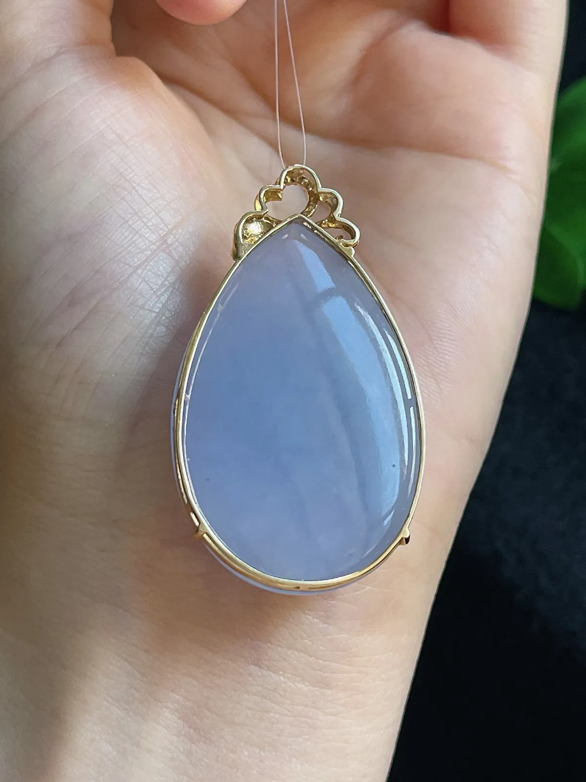 18k金翡翠糯化种蓝紫色大蛋面吊坠