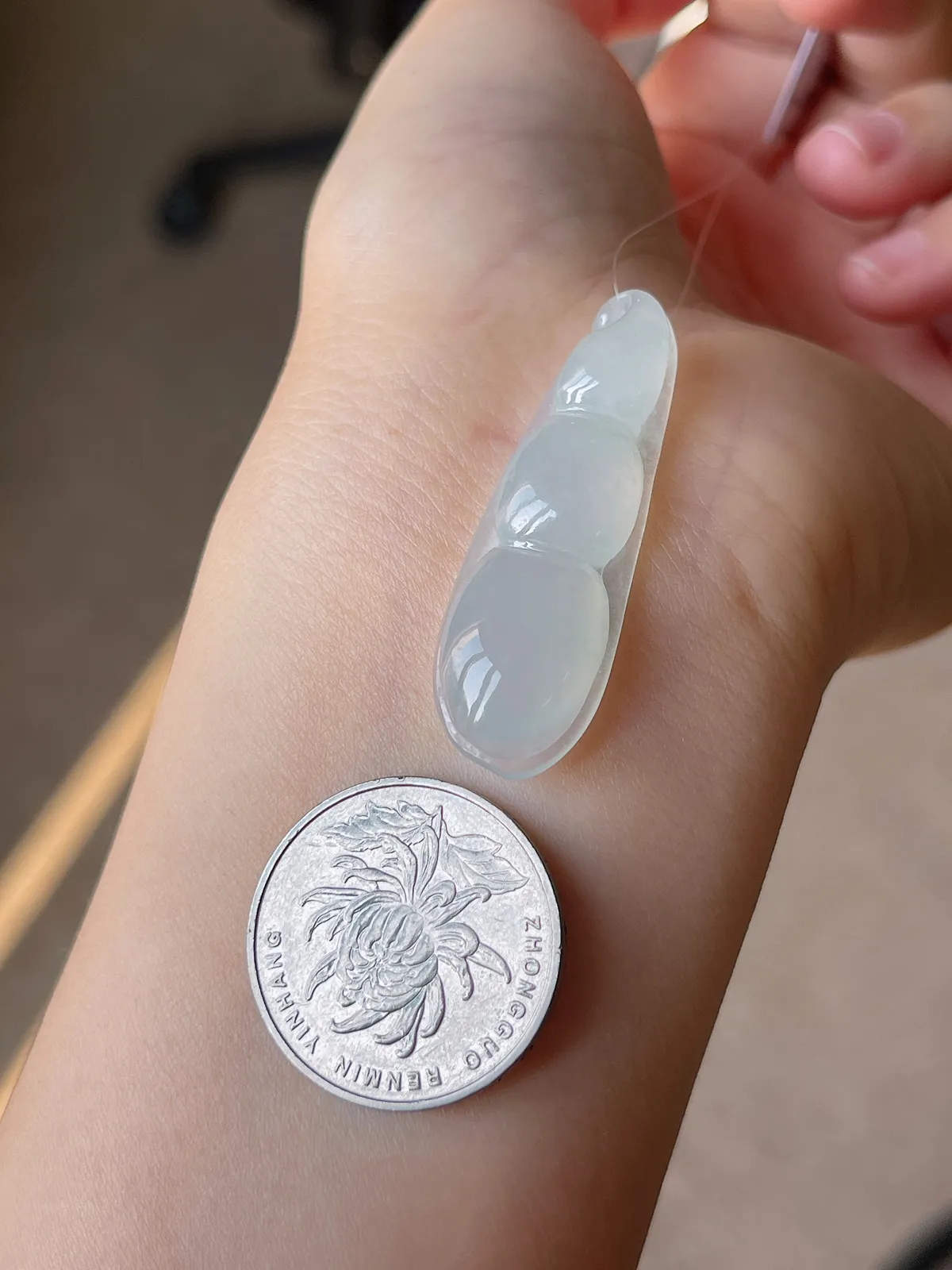 翡翠冰糯种淡绿色福豆