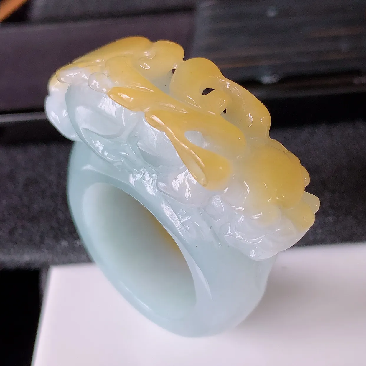 自然光实拍，特色黄翡翡翠貔貅扳指，21.3mm内径双彩翡翠扳指，冰润指环，玉扳指，戒指，财源滚滚，玉质细腻起胶，26圈口，种水好！#85.30 尺寸43*21.3*16.6*11.2mm