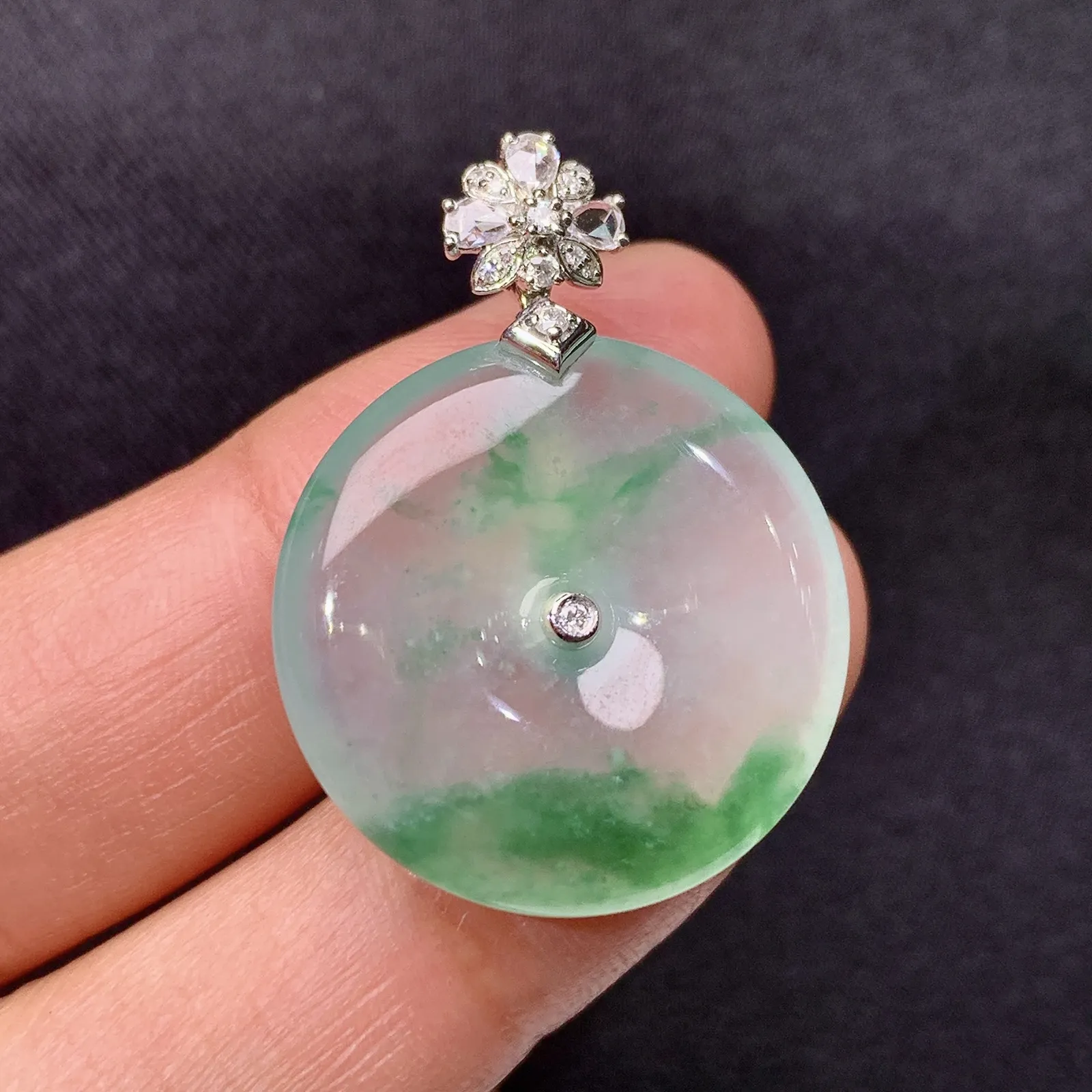 冰飘花平安扣吊坠，18k金镶嵌，冰冰润润，玉质细腻，种水足，Ym2 尺寸30.5*22.7*4.9