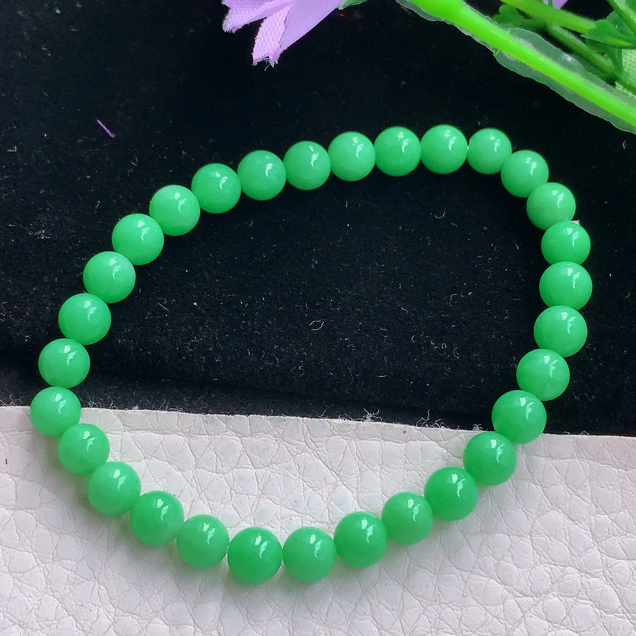 lz缅甸翡翠精雕阳绿女款清秀圆润6mm玉手链 玉手串