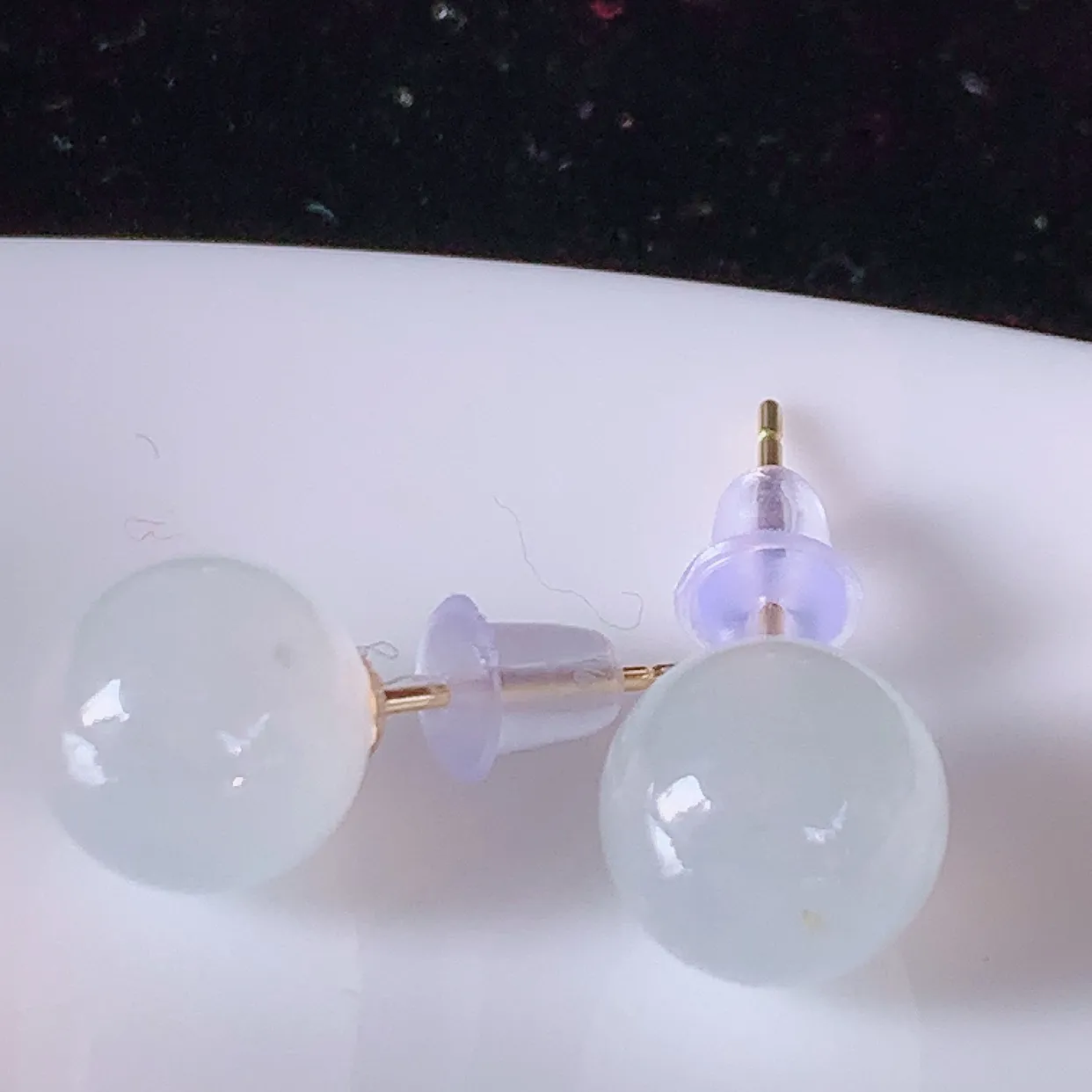 18k金镶嵌冰种翡翠圆珠耳钉，款式新颖时尚，日常百搭的款。清秀高雅，佩戴优雅高贵！#49.2整体18.8裸石8