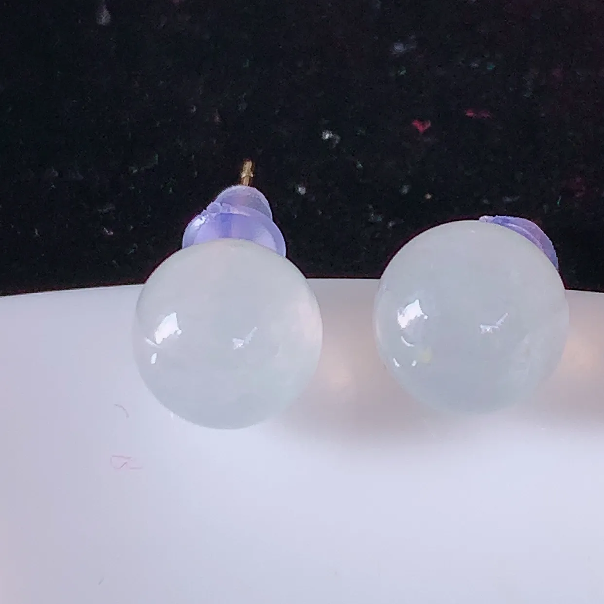 18k金镶嵌冰种翡翠圆珠耳钉，款式新颖时尚，日常百搭的款。清秀高雅，佩戴优雅高贵！#49.2整体18.8裸石8