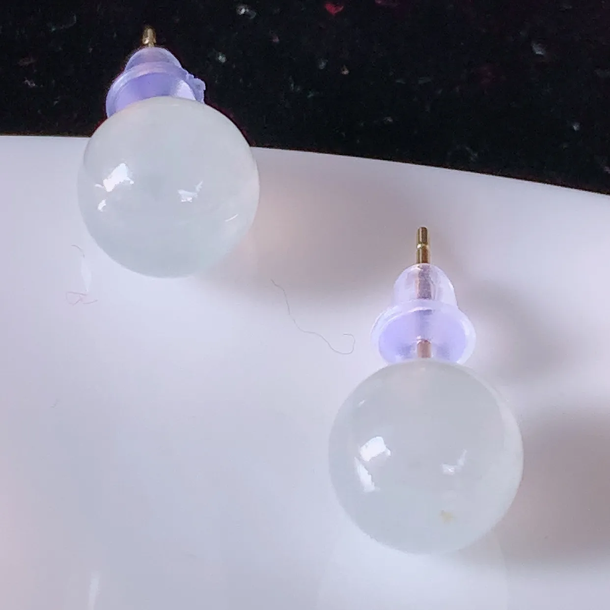 18k金镶嵌冰种翡翠圆珠耳钉，款式新颖时尚，日常百搭的款。清秀高雅，佩戴优雅高贵！#49.2整体18