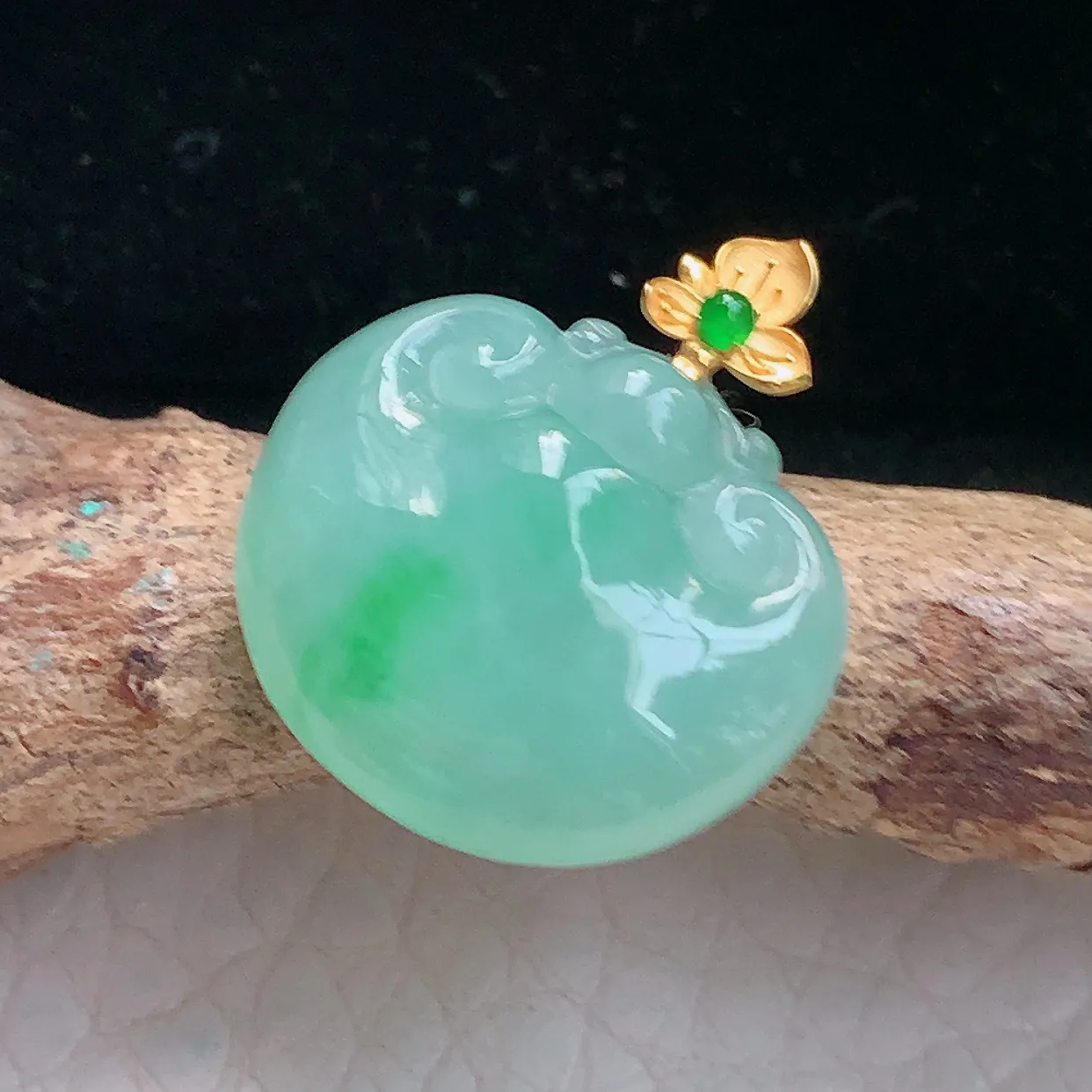 lz实拍22*16.5*18.8*6.8缅甸翡翠精雕冰绿平安如意玉项坠 玉挂件