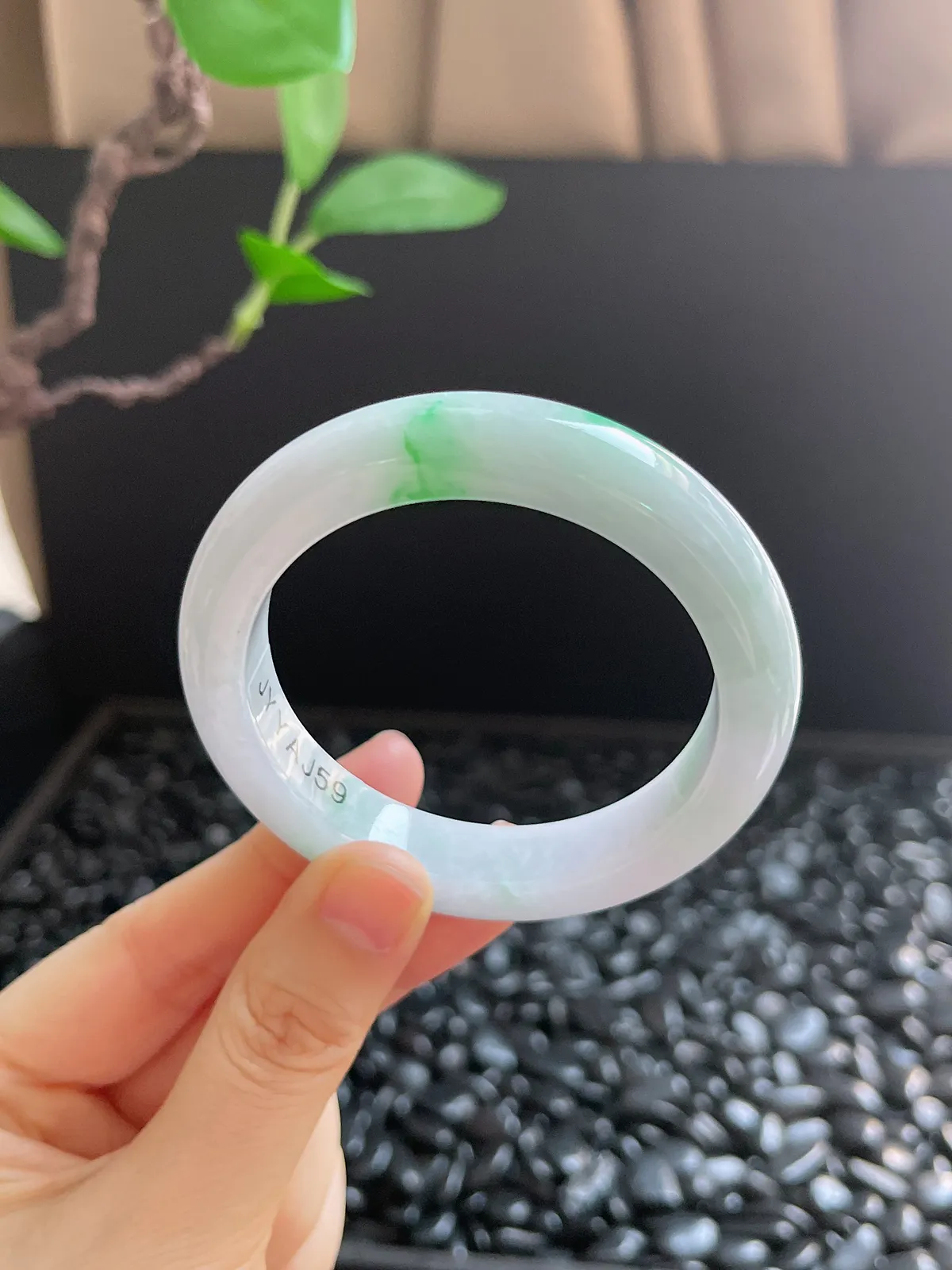 正圈51.7圈口，翡翠糯化种飘绿手镯