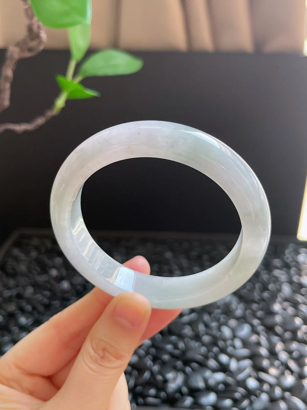 正圈56.7圈口，翡翠糯化种白色手镯