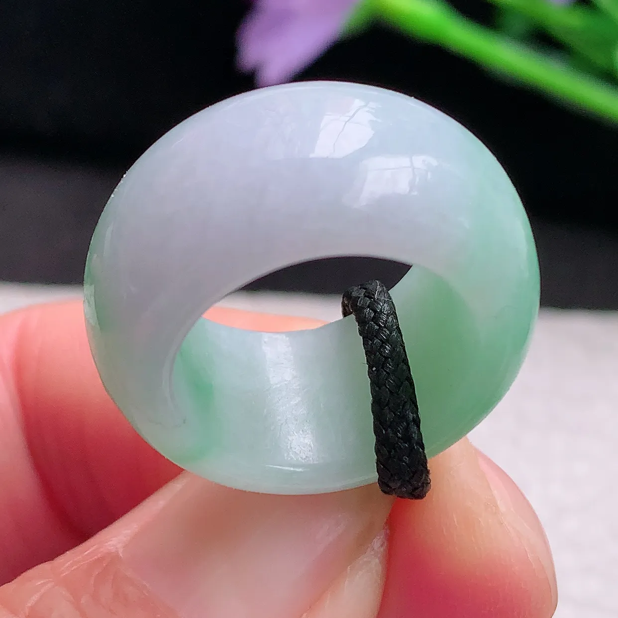 py实拍17.5*12.5*4.8缅甸翡翠精雕轮胎款飘绿玉戒指 玉指环