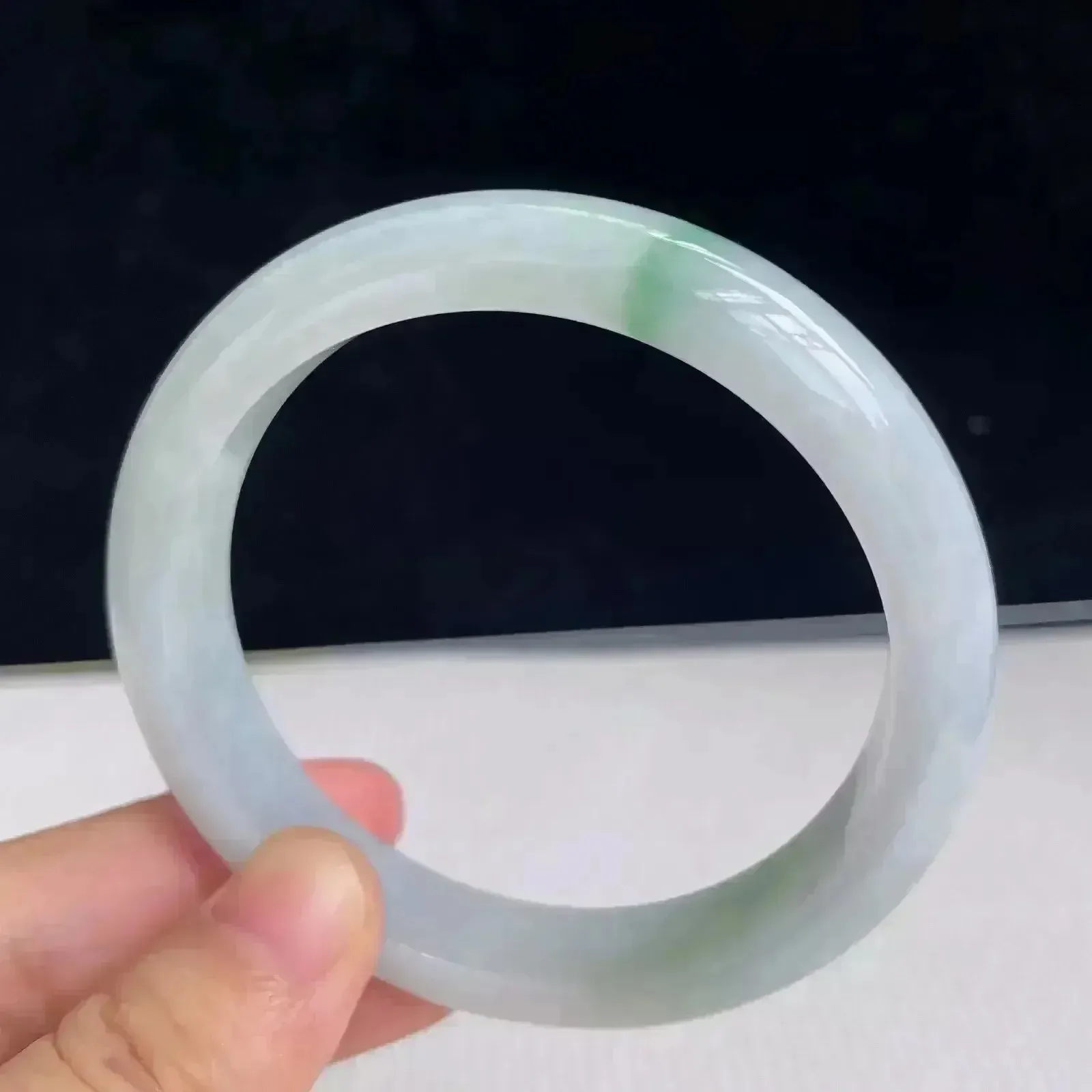 56.5圈有种有色天然翡翠A货飘绿玉手镯好种水水润手镯48.36g