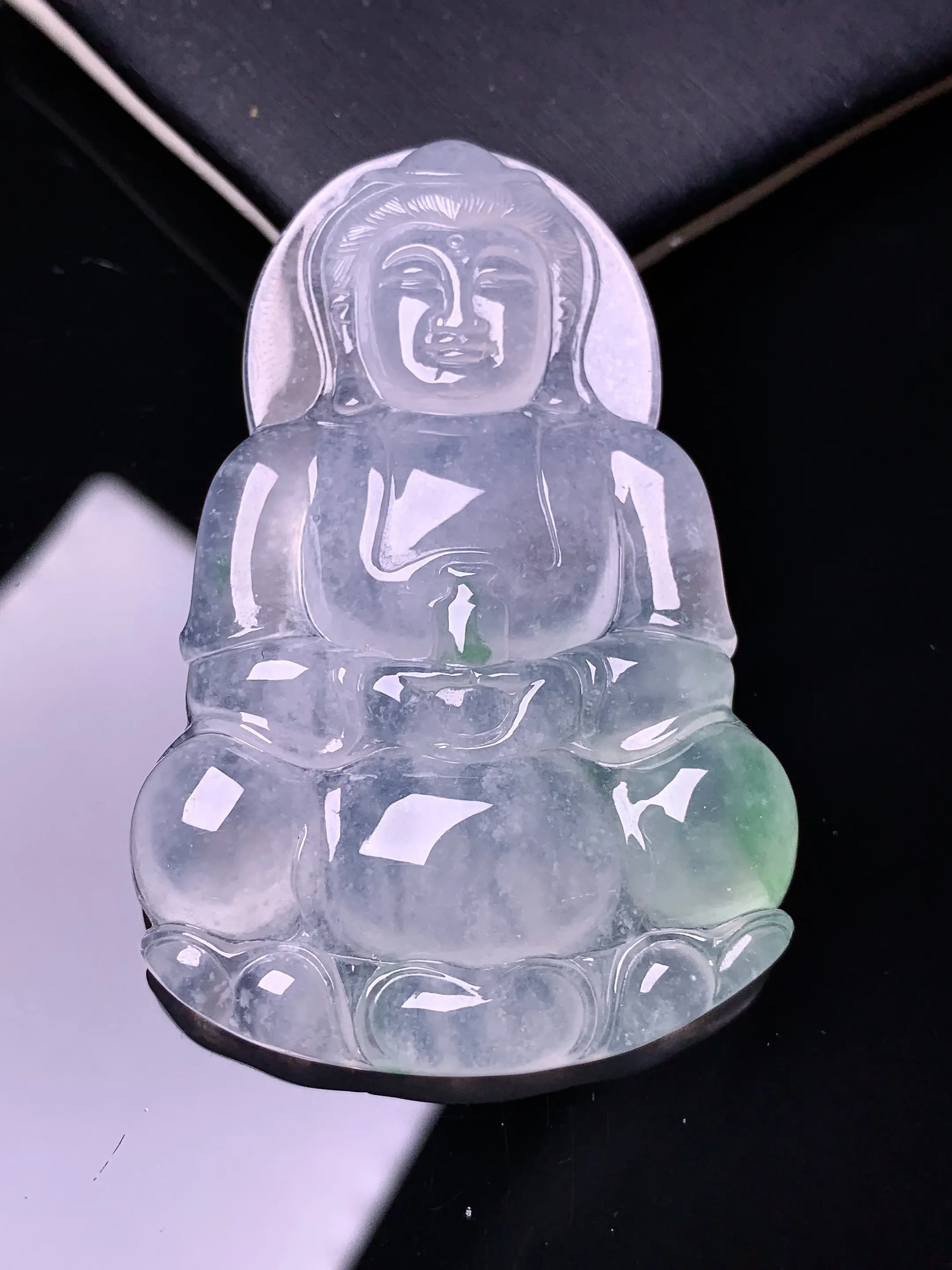 冰种飘绿观音菩萨吊坠 玉质细腻 色泽清新艳丽 整体尺寸57.2*38.3*6.3