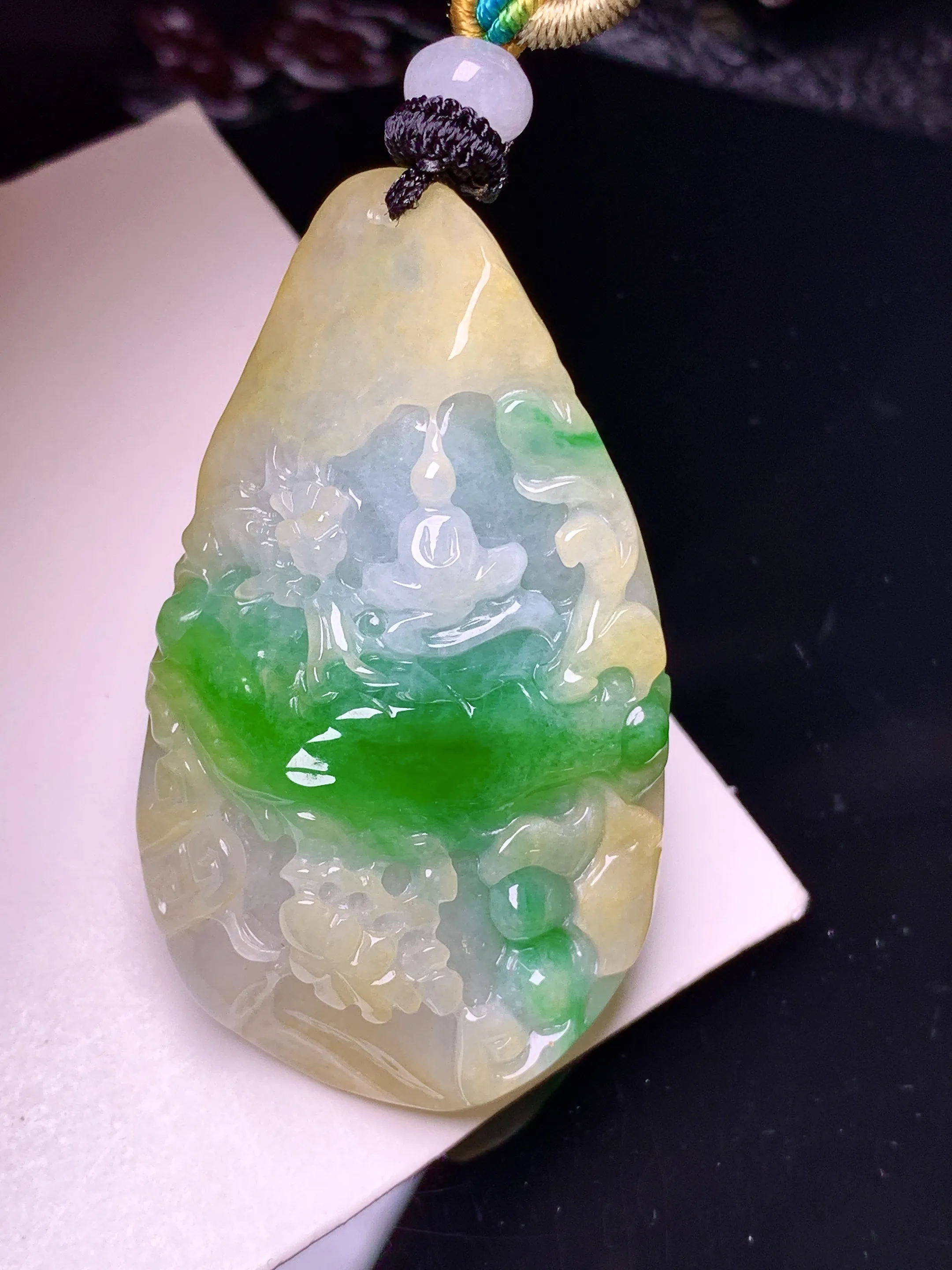 飘黄绿悟道山水吊坠 玉质细腻 色泽清新艳丽 整体尺寸48.7*27.6*12.3