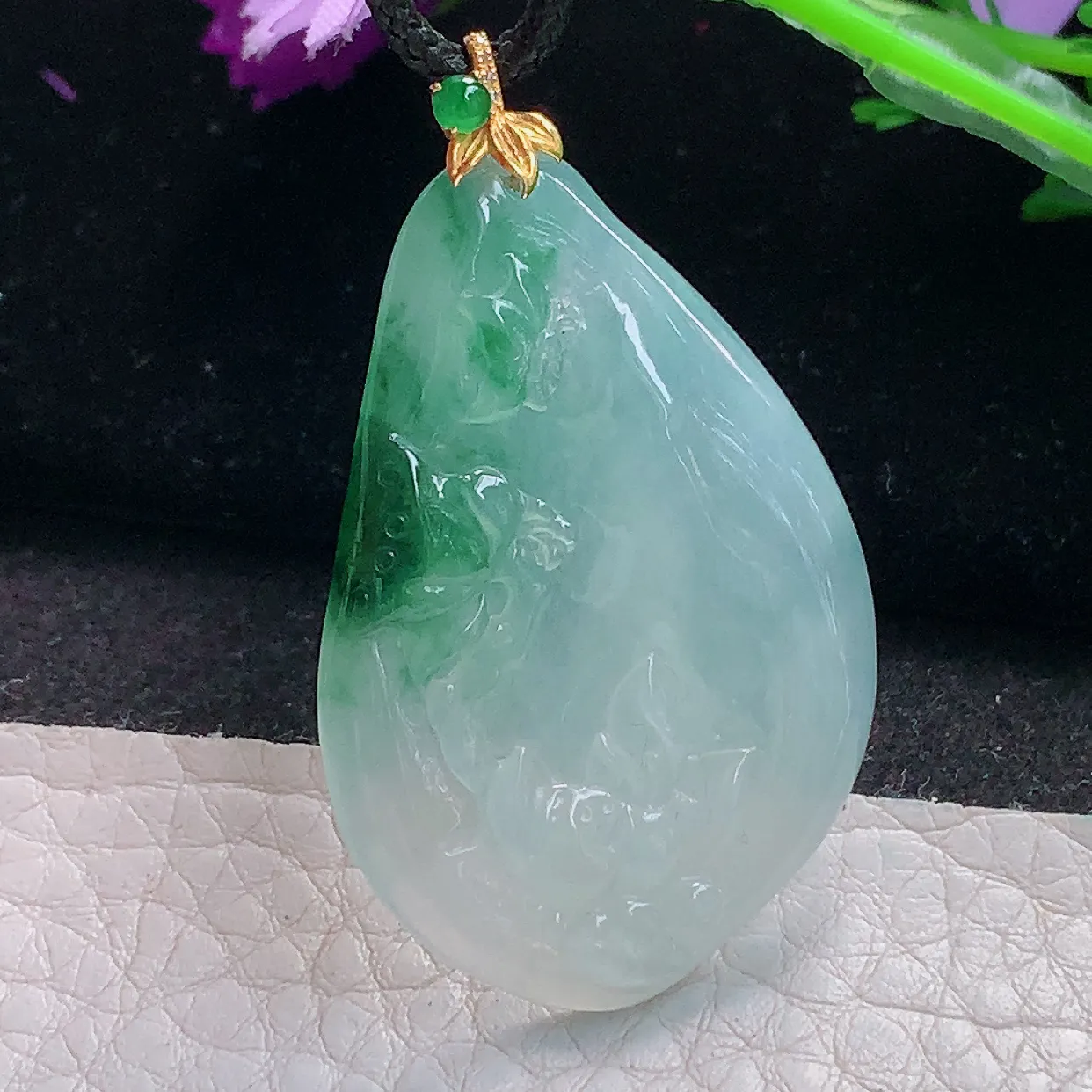 lz实拍44.8*26.5*4缅甸翡翠精雕冰飘花莲花 冰清玉洁玉项坠 玉挂件