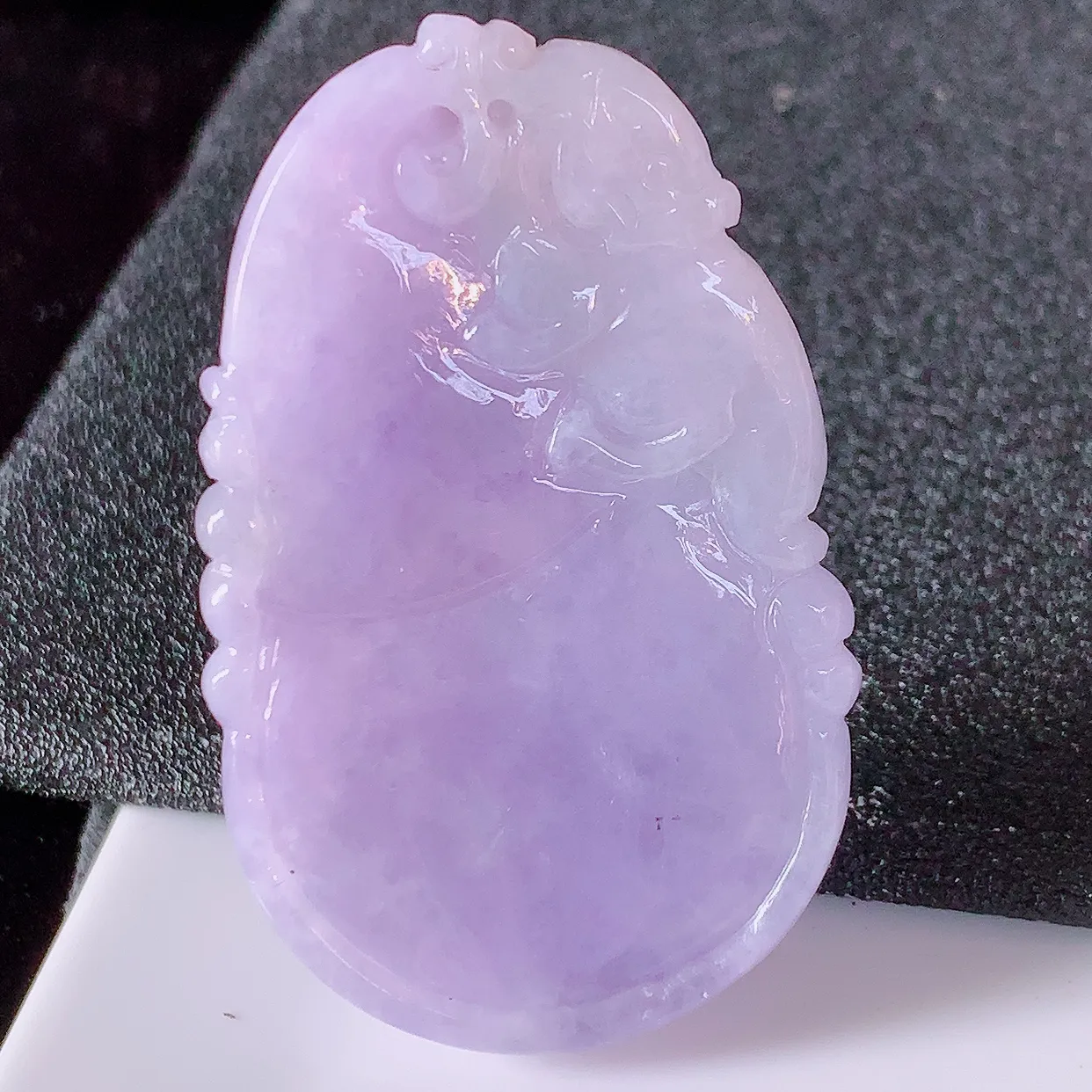 自然光实拍，冰润紫罗兰翡翠葫芦吊坠，寓意福禄双全，财源滚滚，清新脱俗，佩戴效果优雅迷人！#05.2