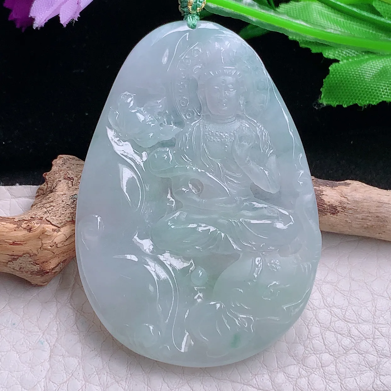 yn实拍61.3*42.8*6缅甸翡翠精雕冰润大势至菩萨 年肖守护神玉项坠 玉挂件