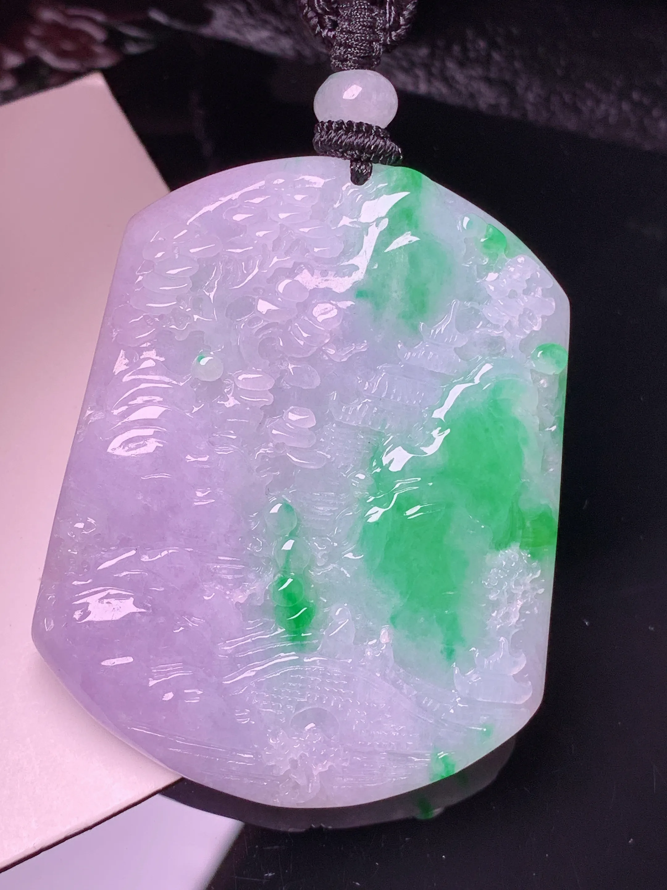 淡春彩山水牌子吊坠 玉质细腻 色泽清新艳丽 整体尺寸50.6*40.2*5.6