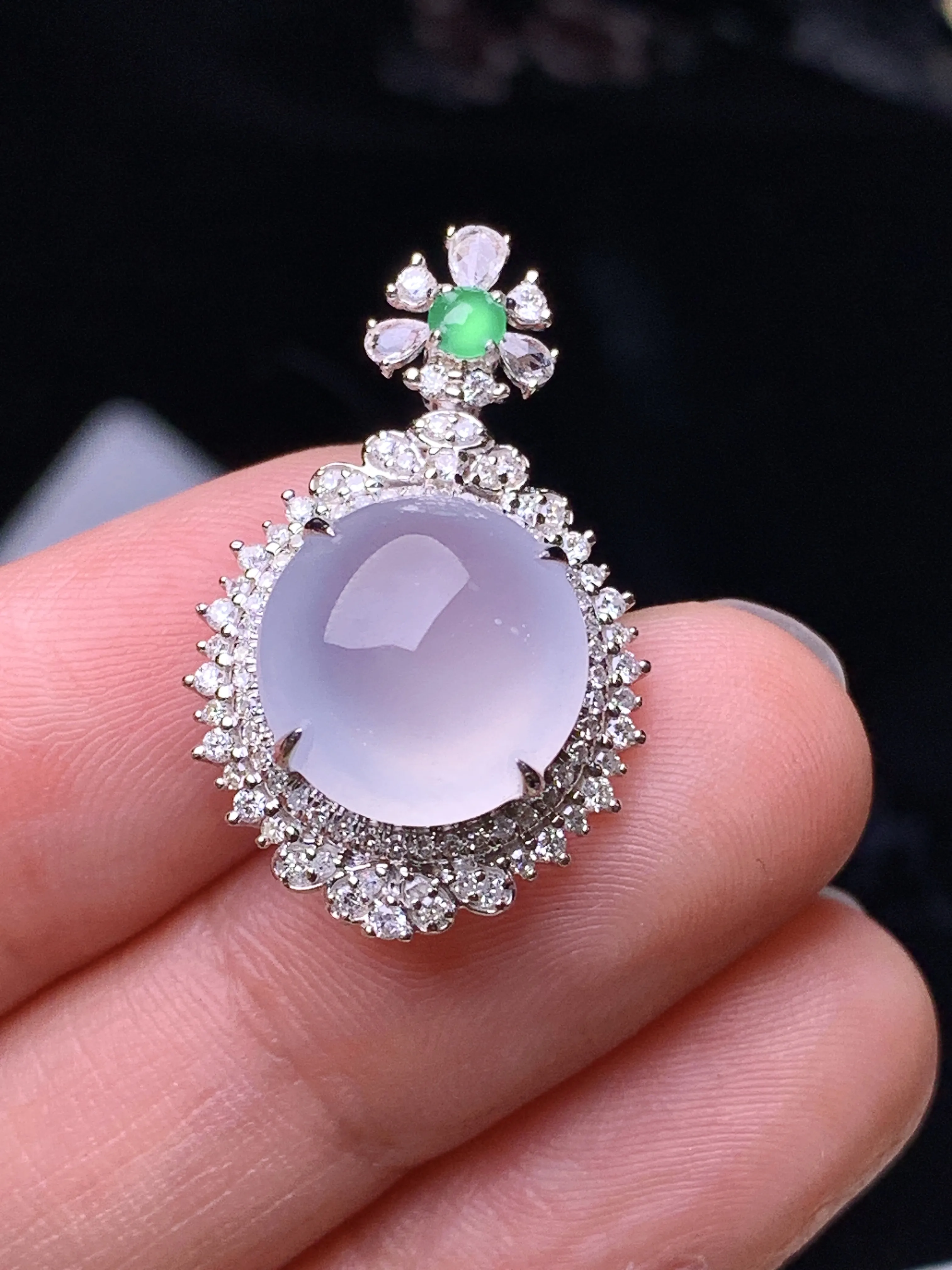 18k金钻镶嵌冰种蛋面吊坠 玉质细腻 色泽清新艳丽 整体尺寸26.7*16.5*9.5