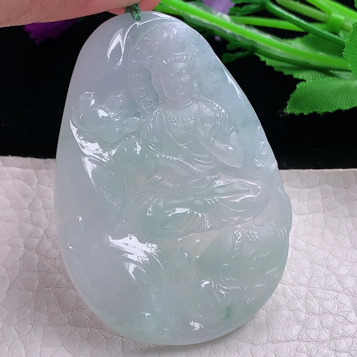 yn实拍61.3*42.8*6缅甸翡翠精雕冰润大势至菩萨 年肖守护神玉项坠 玉挂件