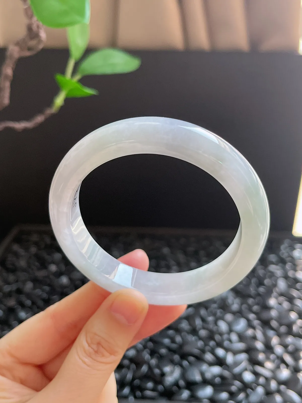 正圈56.7圈口，翡翠糯化种白色手镯