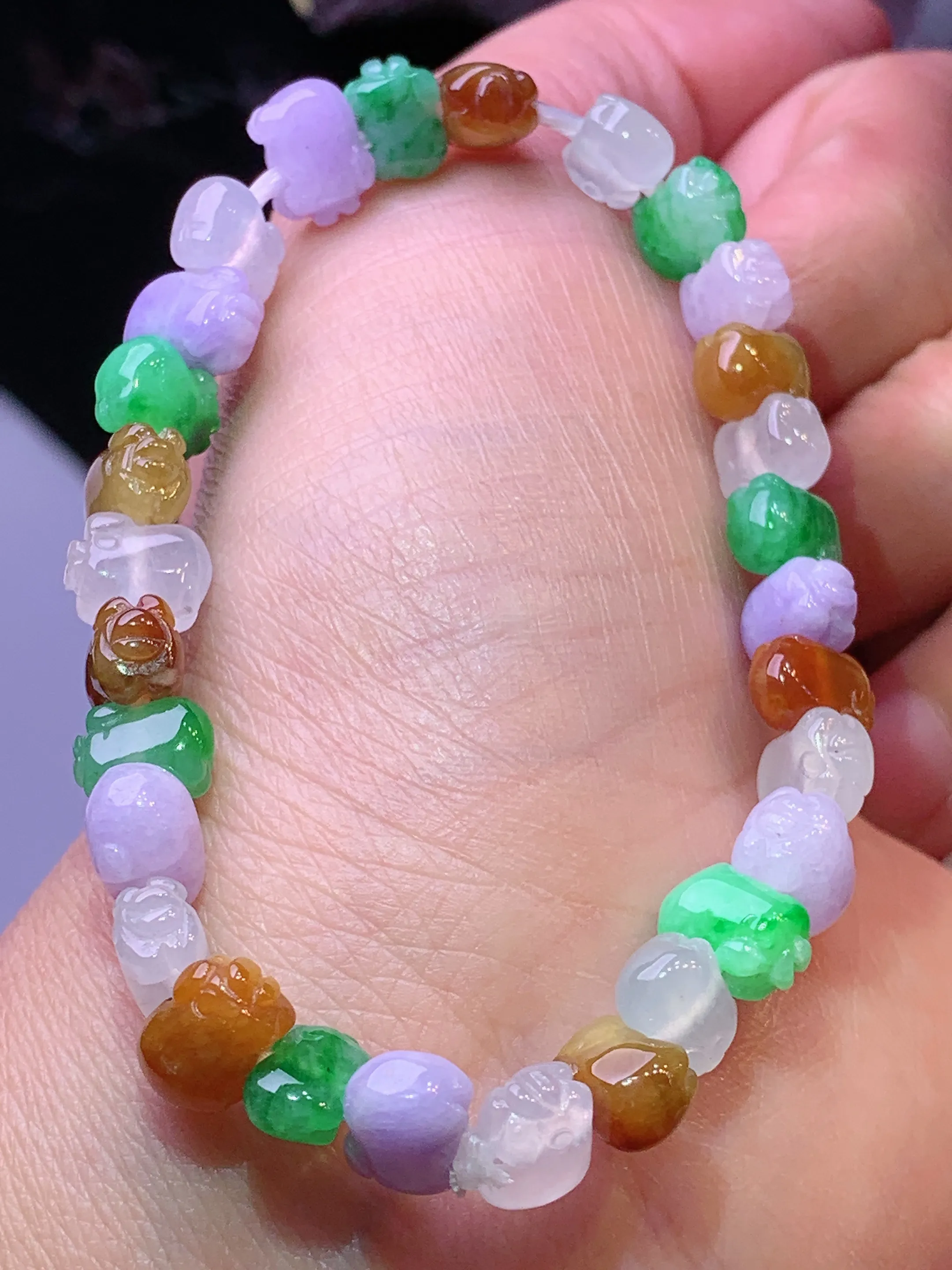 多彩生肖猪手链 玉质细腻 色泽清新艳丽 整体尺寸8.5*6.3*5.3