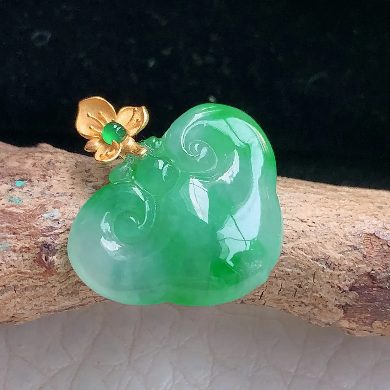 lz实拍19.5*13.6*18*4.5缅甸翡翠精雕冰绿瑞云如意玉项坠 玉挂件