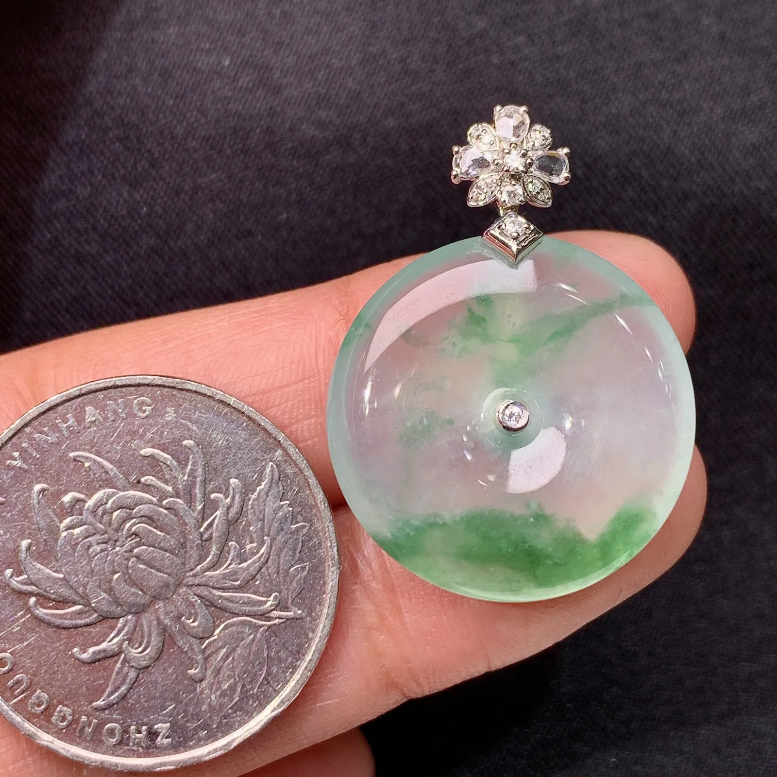 冰飘花平安扣吊坠，18k金镶嵌，冰冰润润，玉质细腻，种水足，Ym2 尺寸30.5*22.7*4.9