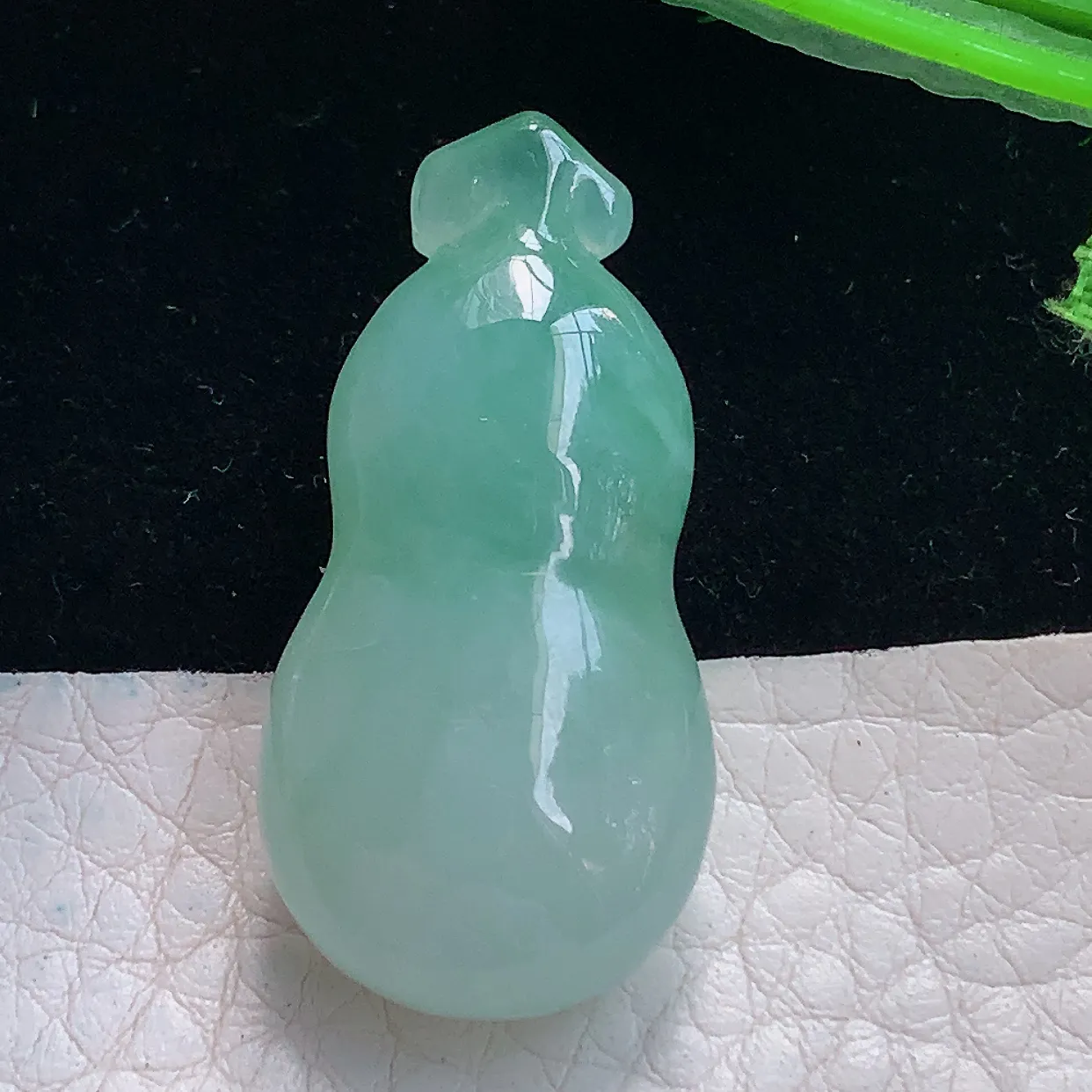 lz实拍34.6*17.2*11缅甸翡翠精雕冰绿晴美饱满福瓜 玉瓜玉项坠 玉挂件