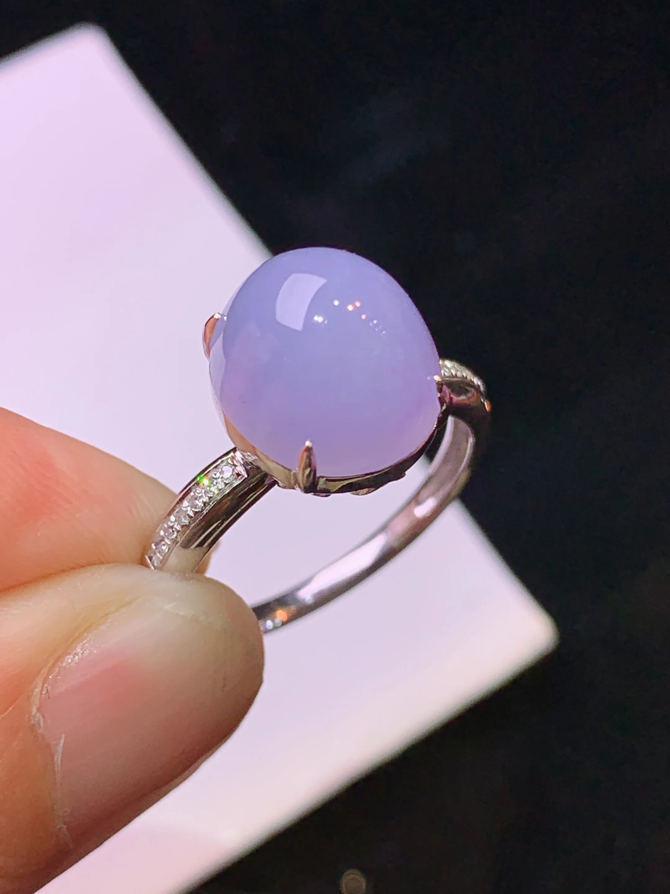 18k金钻镶嵌紫罗兰蛋面戒指 玉质细腻 色泽清新艳丽 圈口14.5 整体尺寸11.2*10*8.2