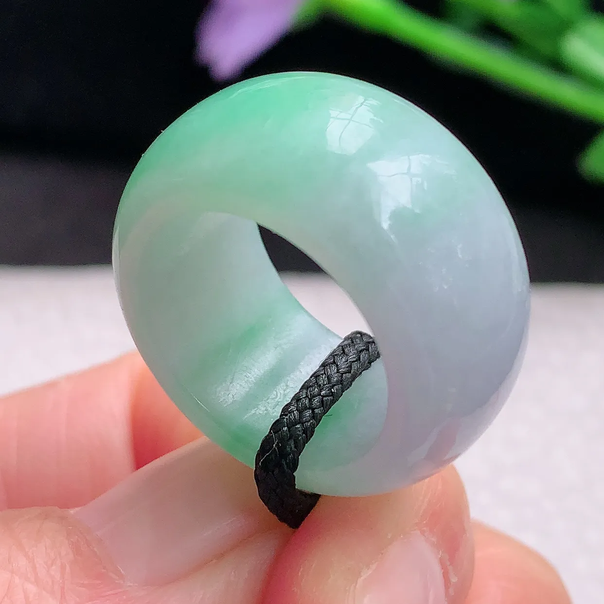 py实拍17.5*12.5*4.8缅甸翡翠精雕轮胎款飘绿玉戒指 玉指环