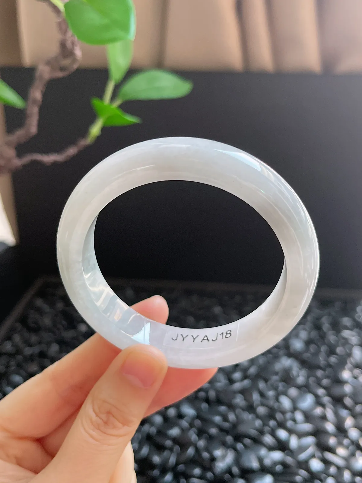 正圈56圈口，翡翠糯化种白色手镯