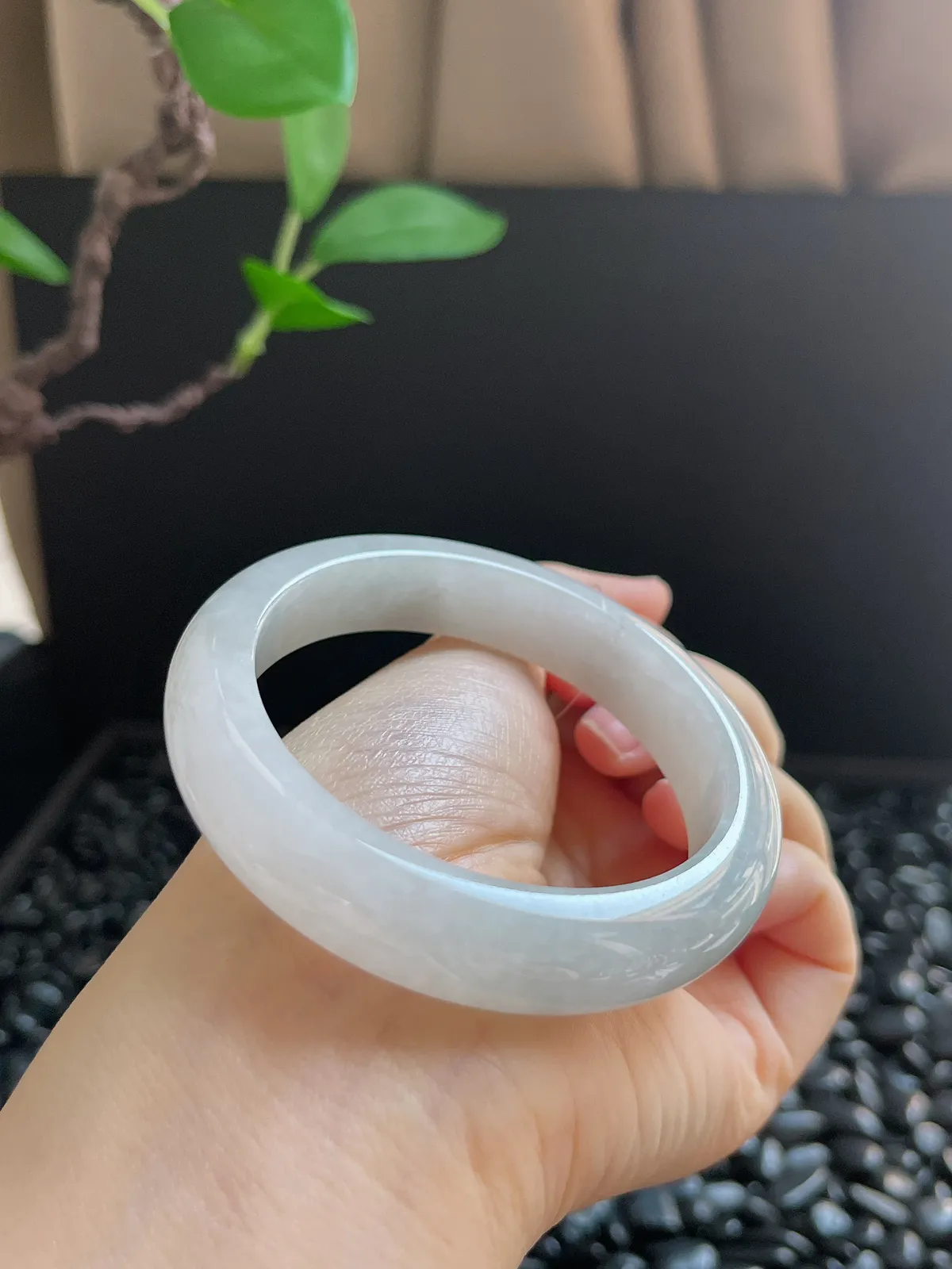 正圈56圈口，翡翠糯化种白色手镯