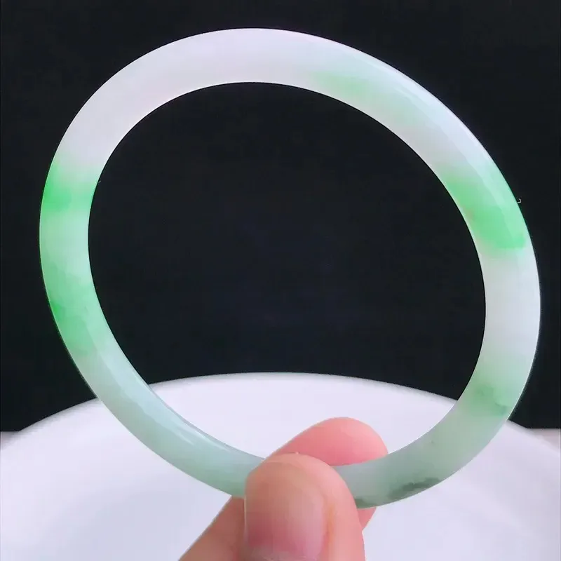 自然光拍摄53.7圈飘绿玉镯翡翠A货叮当美人手镯16.34g