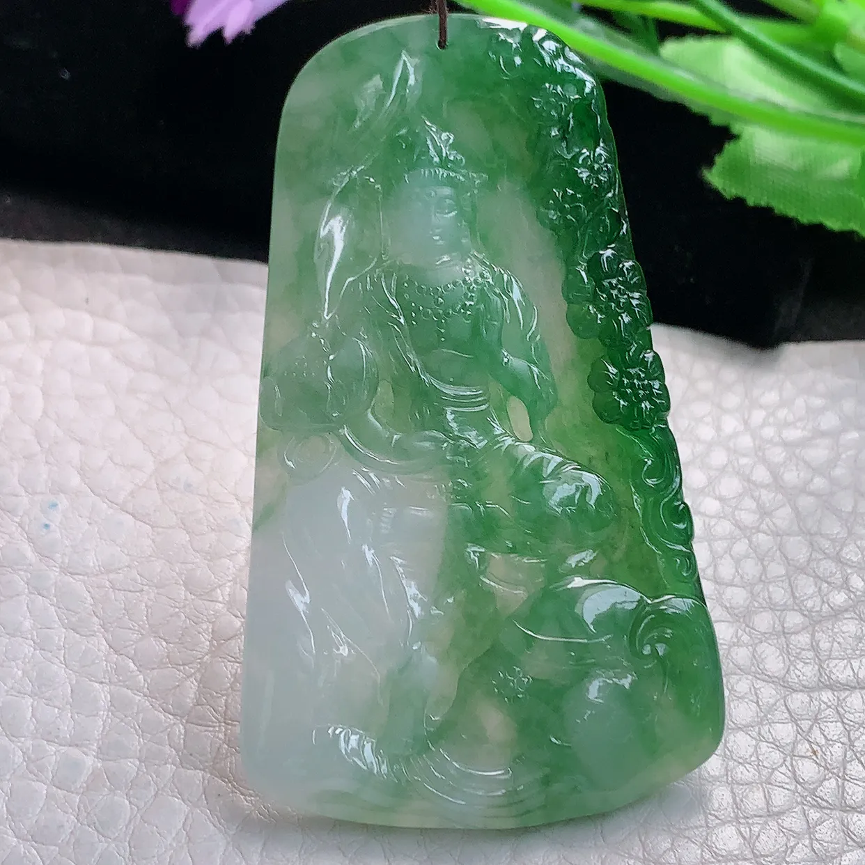 lz实拍65*38*5.6缅甸翡翠精雕辣绿普贤菩萨 生肖守护神玉项坠 玉挂件