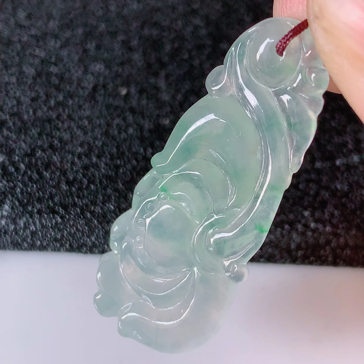 自然光实拍，冰种飘阳绿翡翠荷叶鱼、花开富贵玉坠，财源广进，自然隐逸、荷本是素不着尘之物，有和美之寓意。#41.2